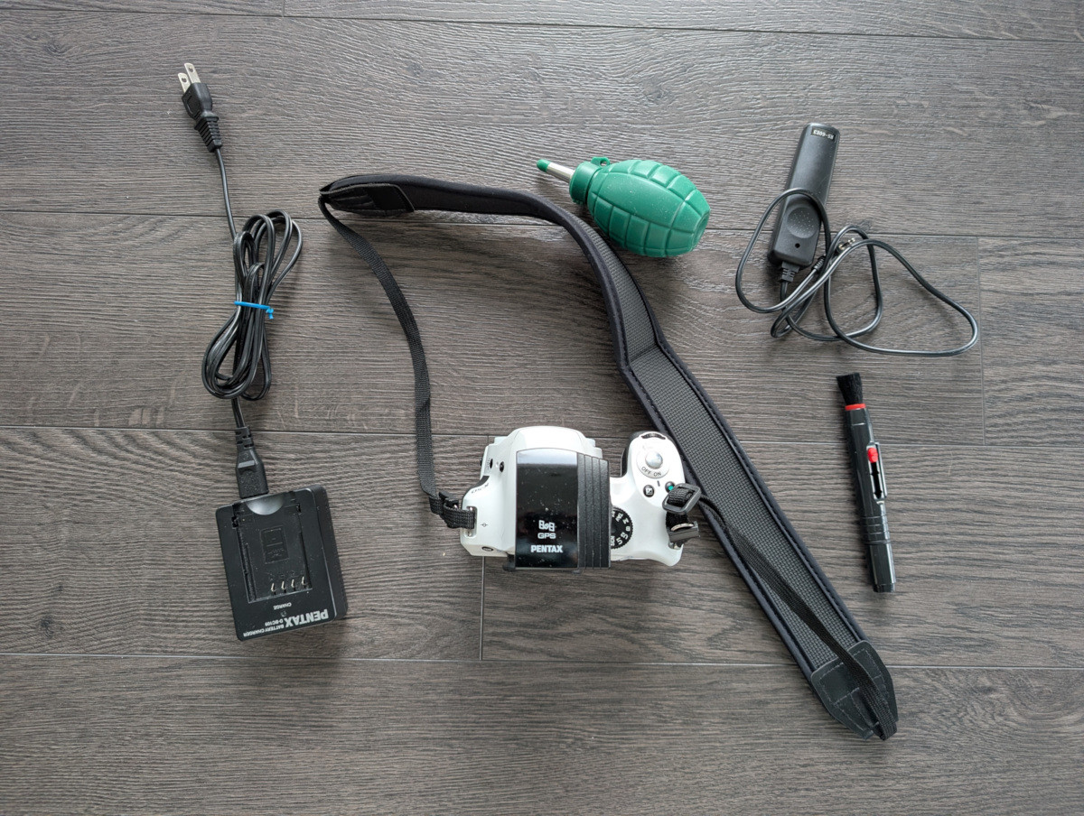 Pentax K-50 body, kit, charger, 4xAA battery frame, wired remote - photo 3