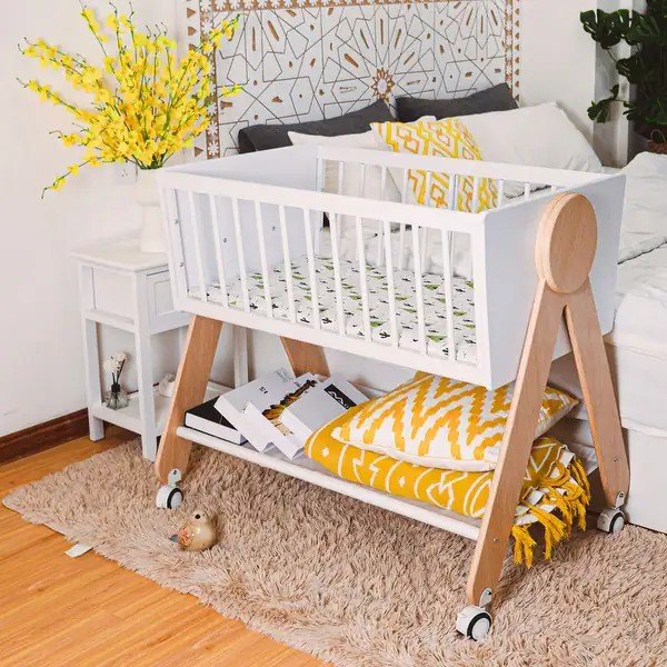 A New Infant Bassinet For 0-6 Month Olds