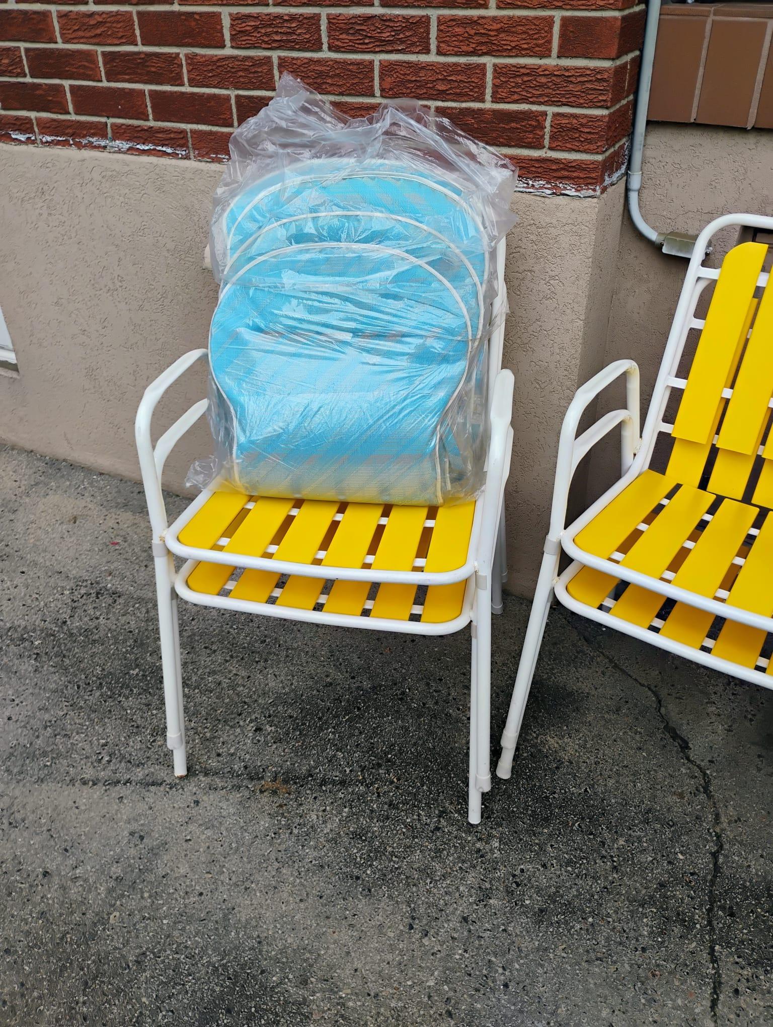 Vintage 80s Set of 4 Heavy Duty Yellow/White Patio Chairs - photo 5