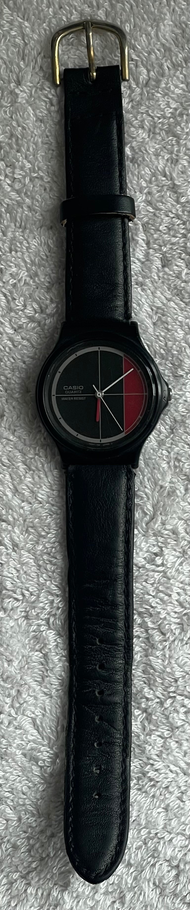 Vintage 80s Casio MQ-25 Red/Black Watch (Needs Battery) - photo 4