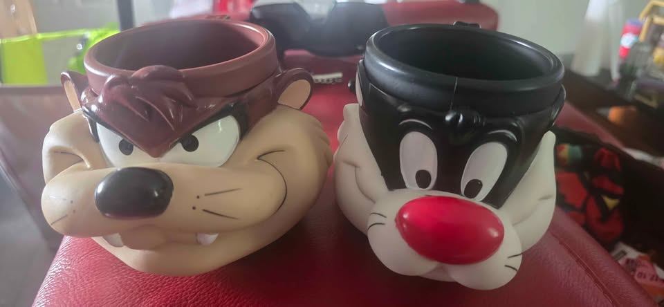 Vintage 1992 KFC Looney Tunes 3D Mugs – Taz & Sylvester