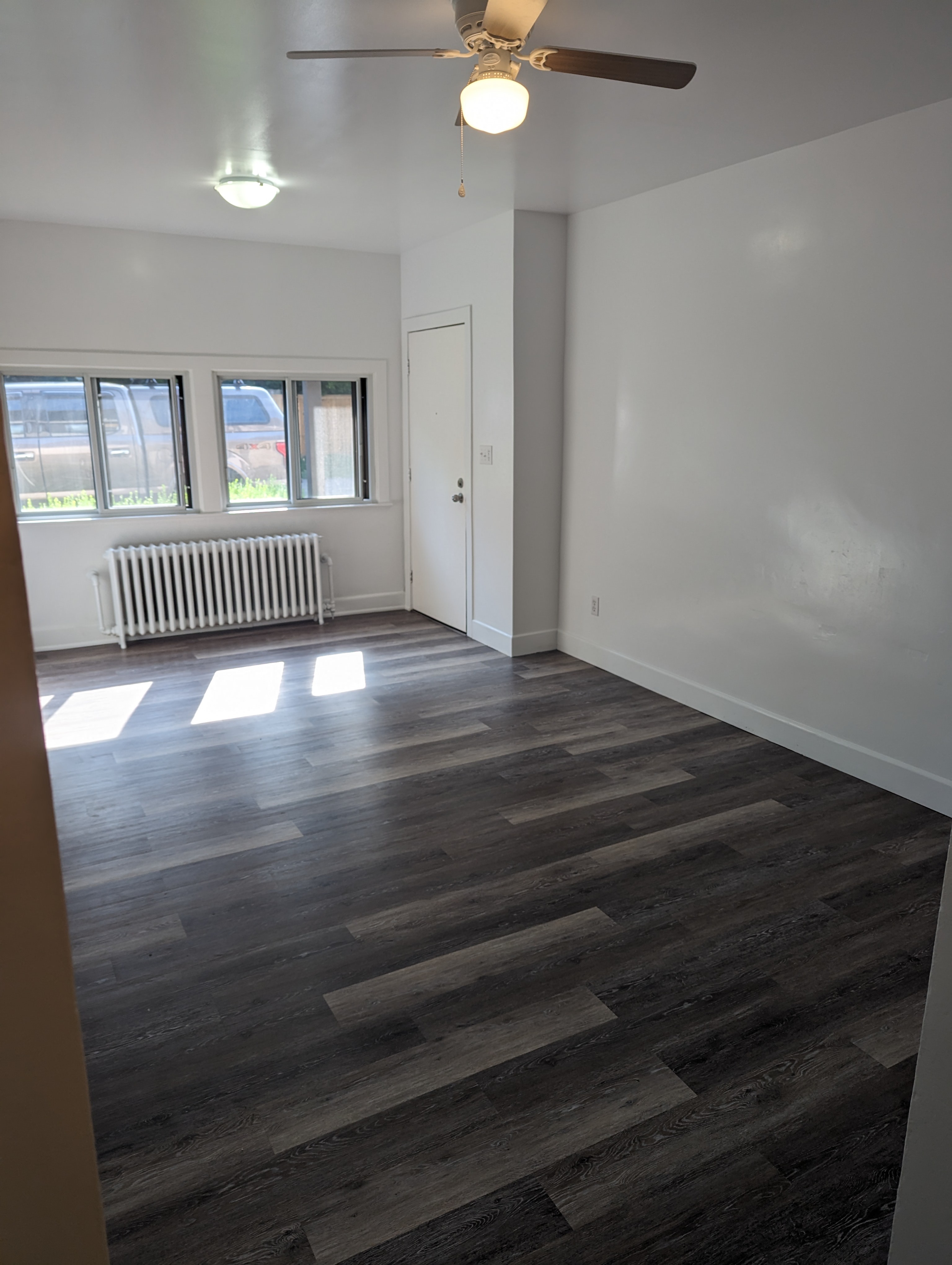 ALLISTON very LARGE 3 Bedroom 910 SF