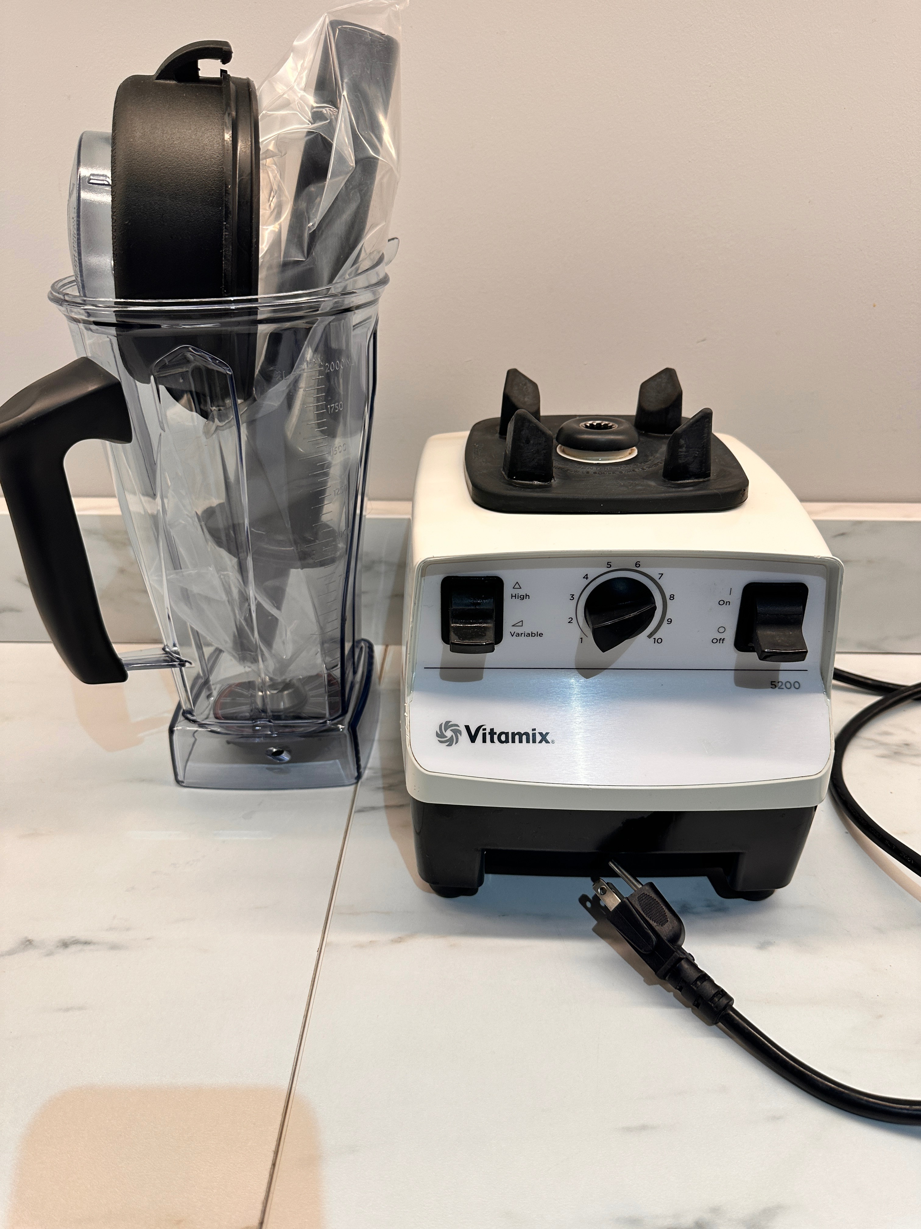 Vitamix 5200 Pro Blender  - NEW CONTAINER!