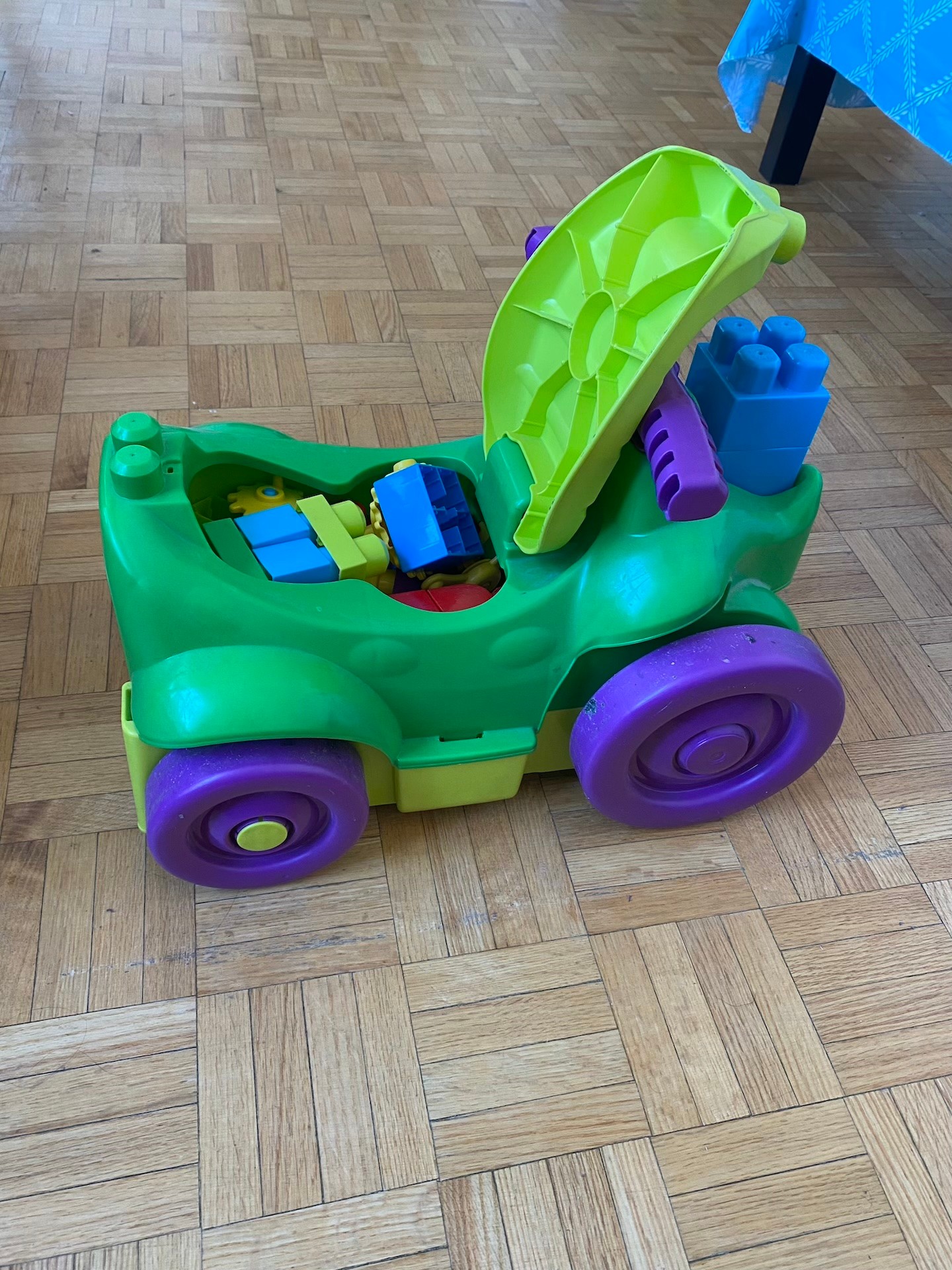MegaBloks Ride 'n Chomp Croc – Ride-On Scooter with Blocks - photo 4