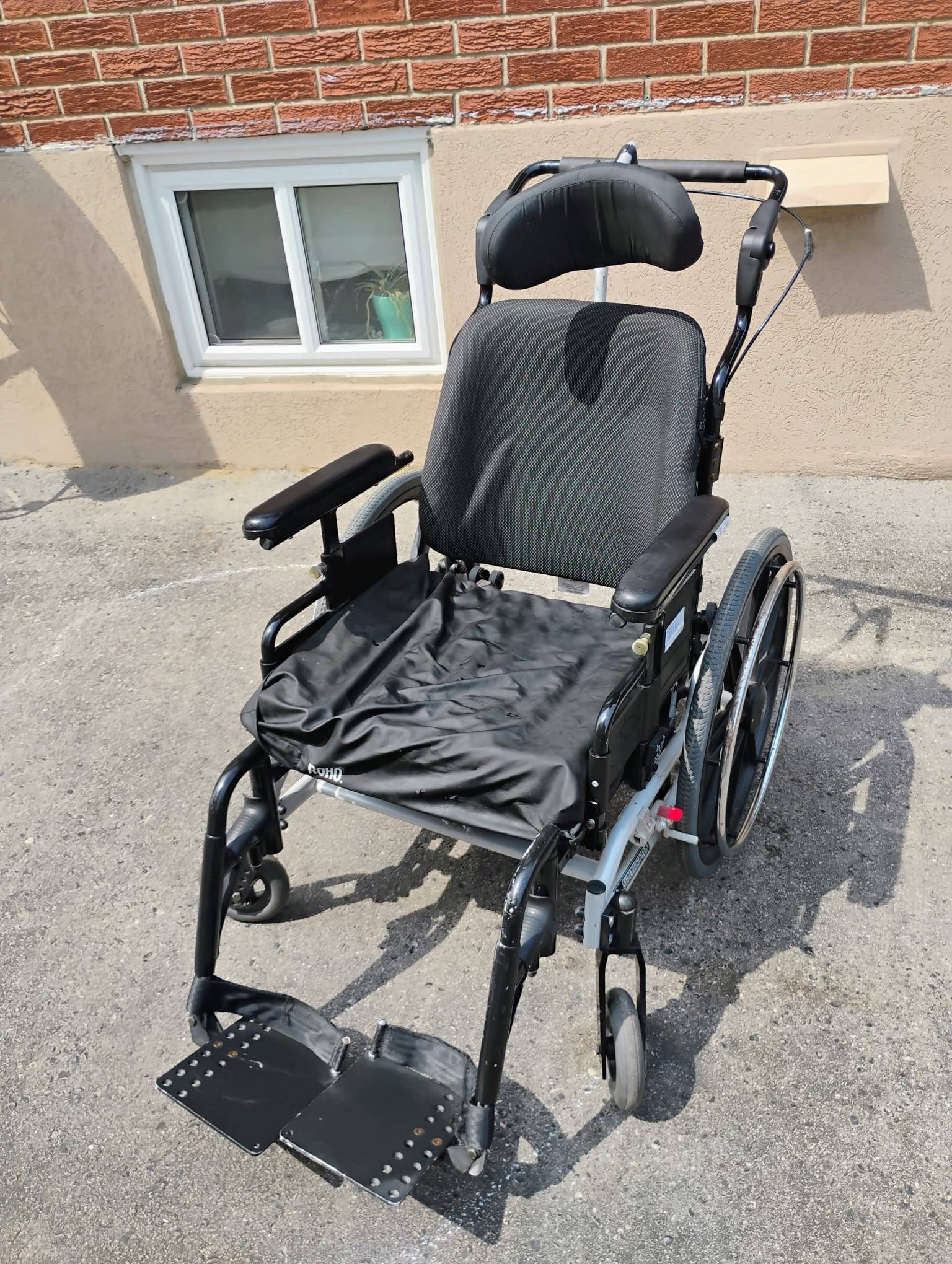 Invacare Matrx Wheelchair w/Attachments/ROHO Cushion
