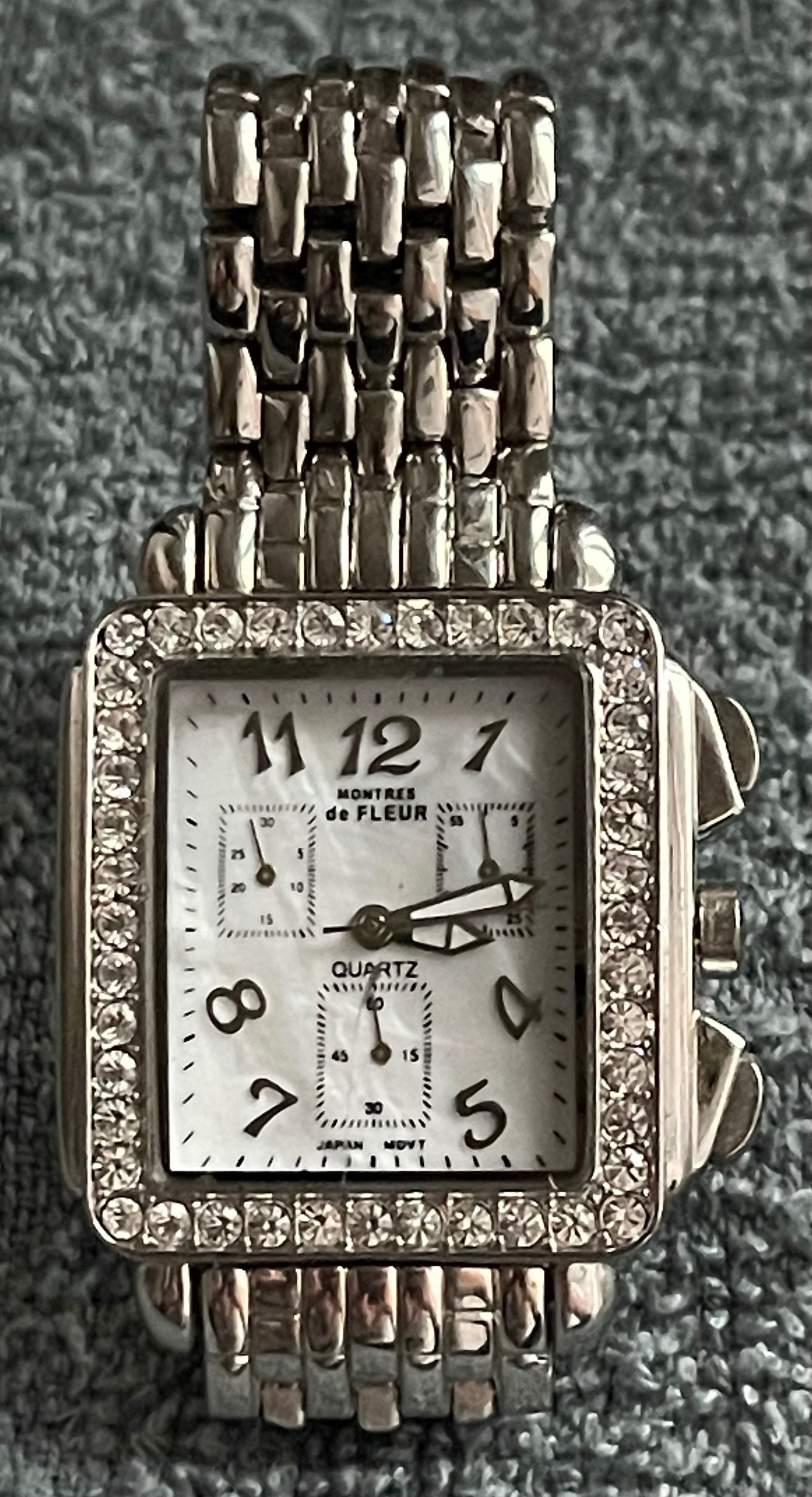 Montres de Fleur Rhinestone Watch (Needs Battery)
