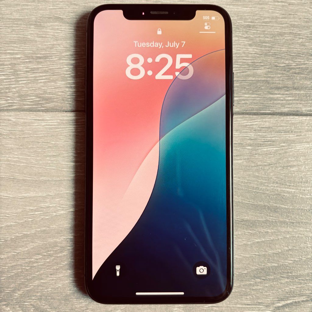 iPhone Xs - photo 2