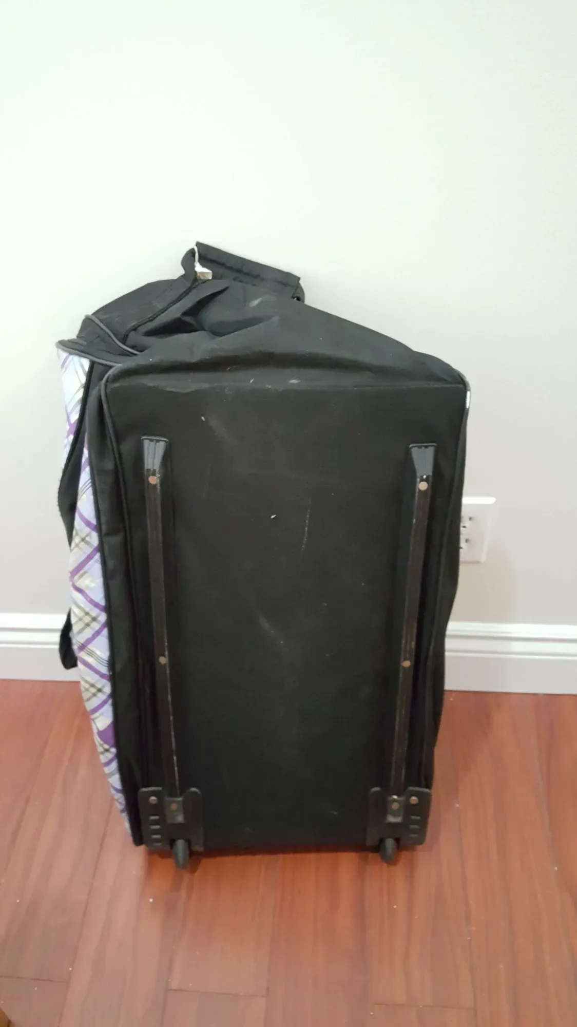 Large wheeled duffel bag -- sturdy AF - photo 2