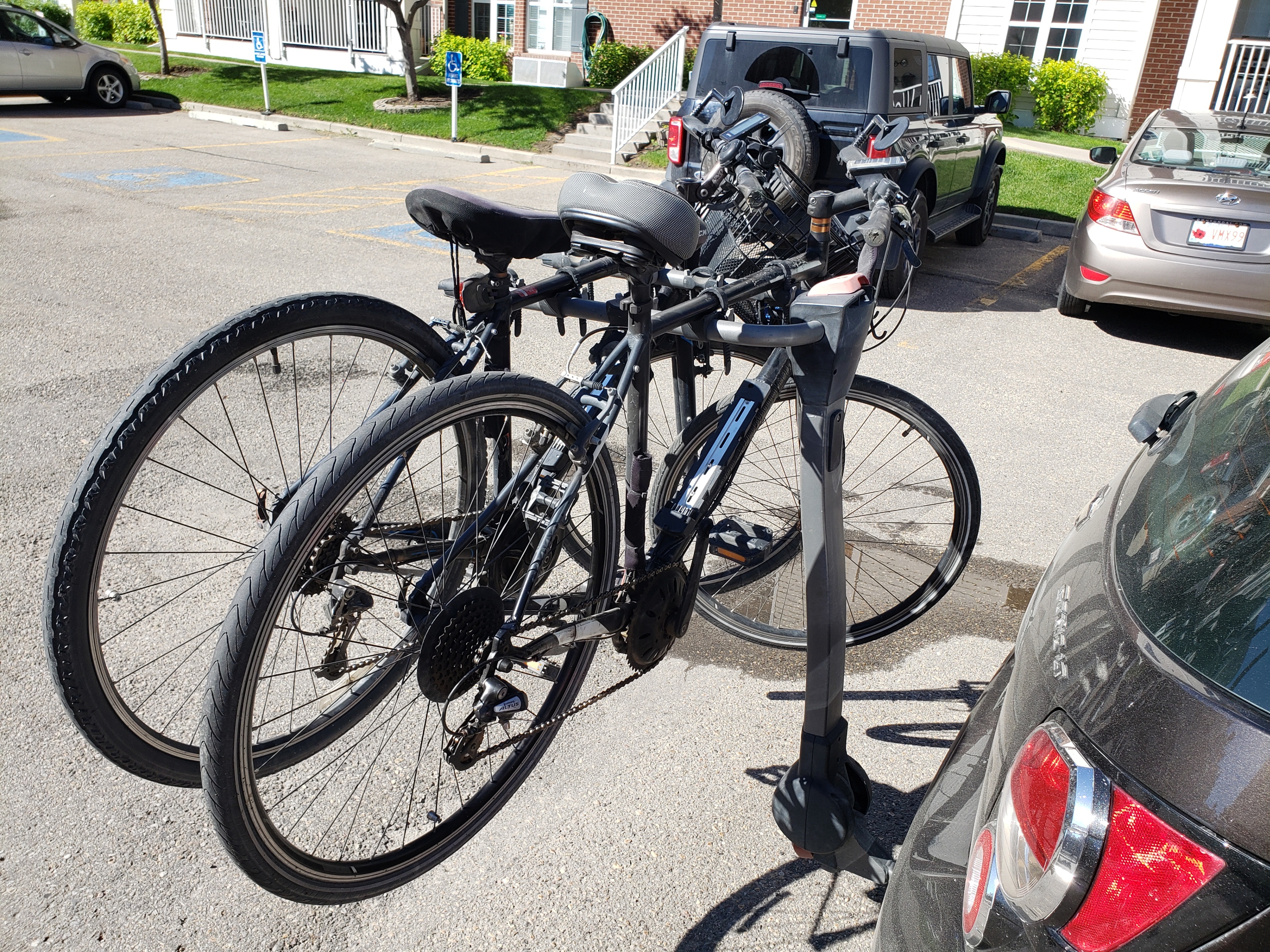 Pair of Specialized Hybrid E-Bikes – Lightweight   $600 each - photo 2