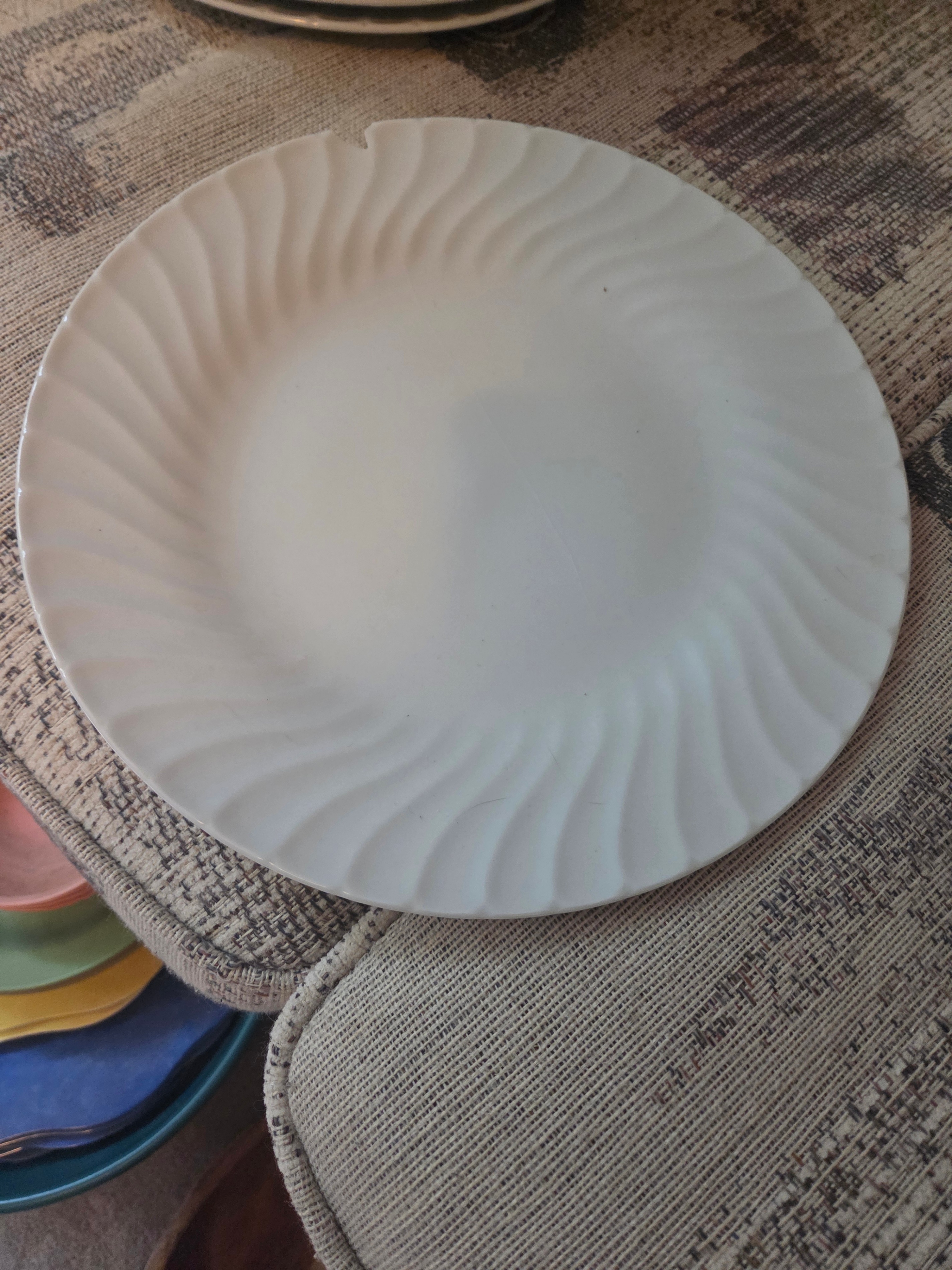 7pc Vintage White Swirl Ironstone Dinner Plates, Great Condition - photo 2