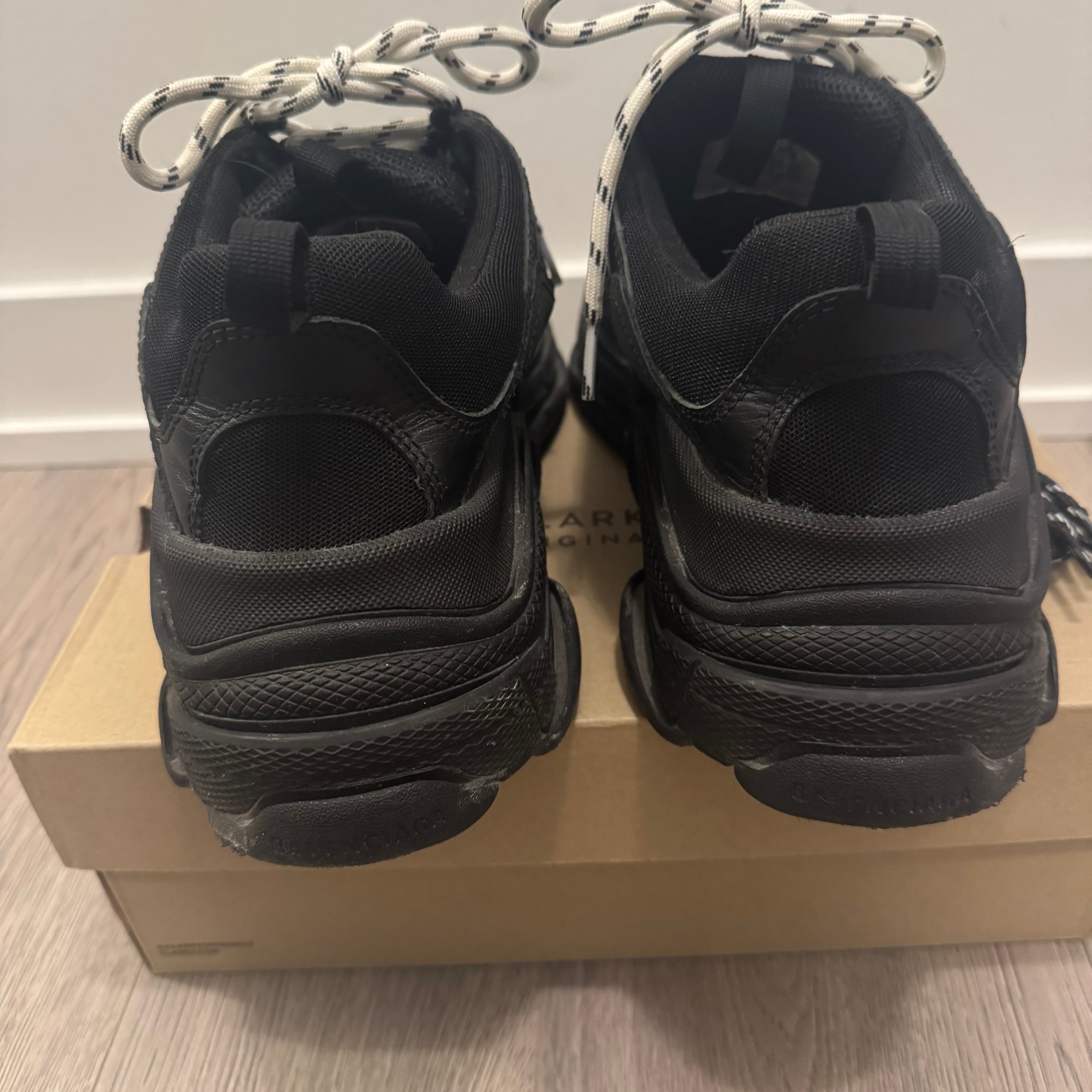 Authentic Balenciaga Triple S Sneakers Size 42 (US 9) - photo 2
