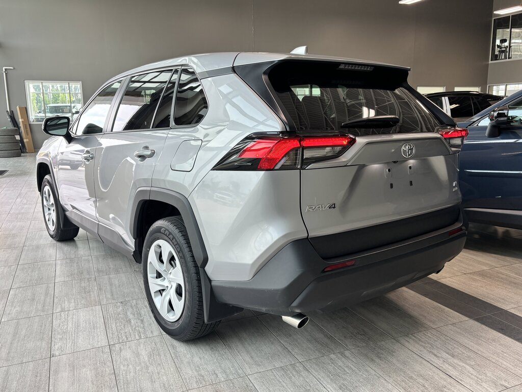 2025 Toyota RAV4 - photo 5