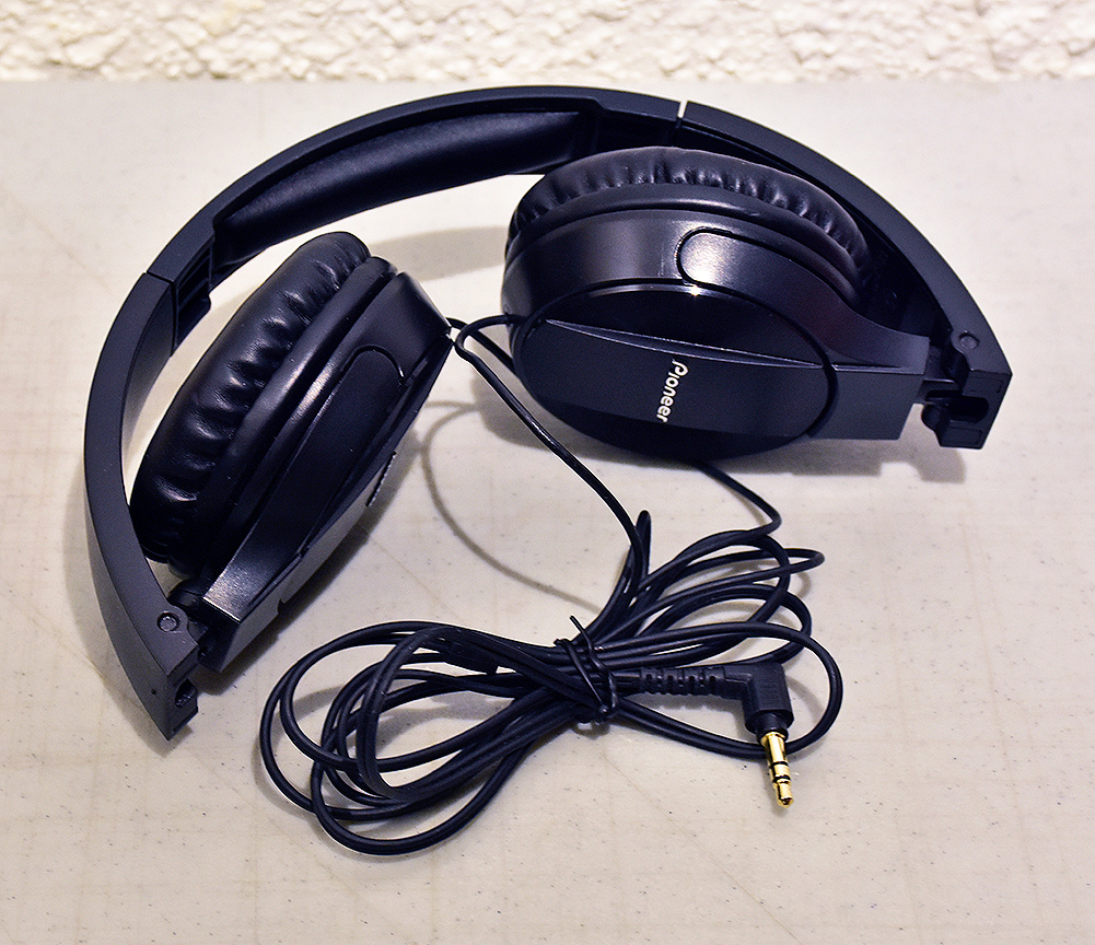 Pioneer Wired Folding Headphones with Adapter Jack - photo 2