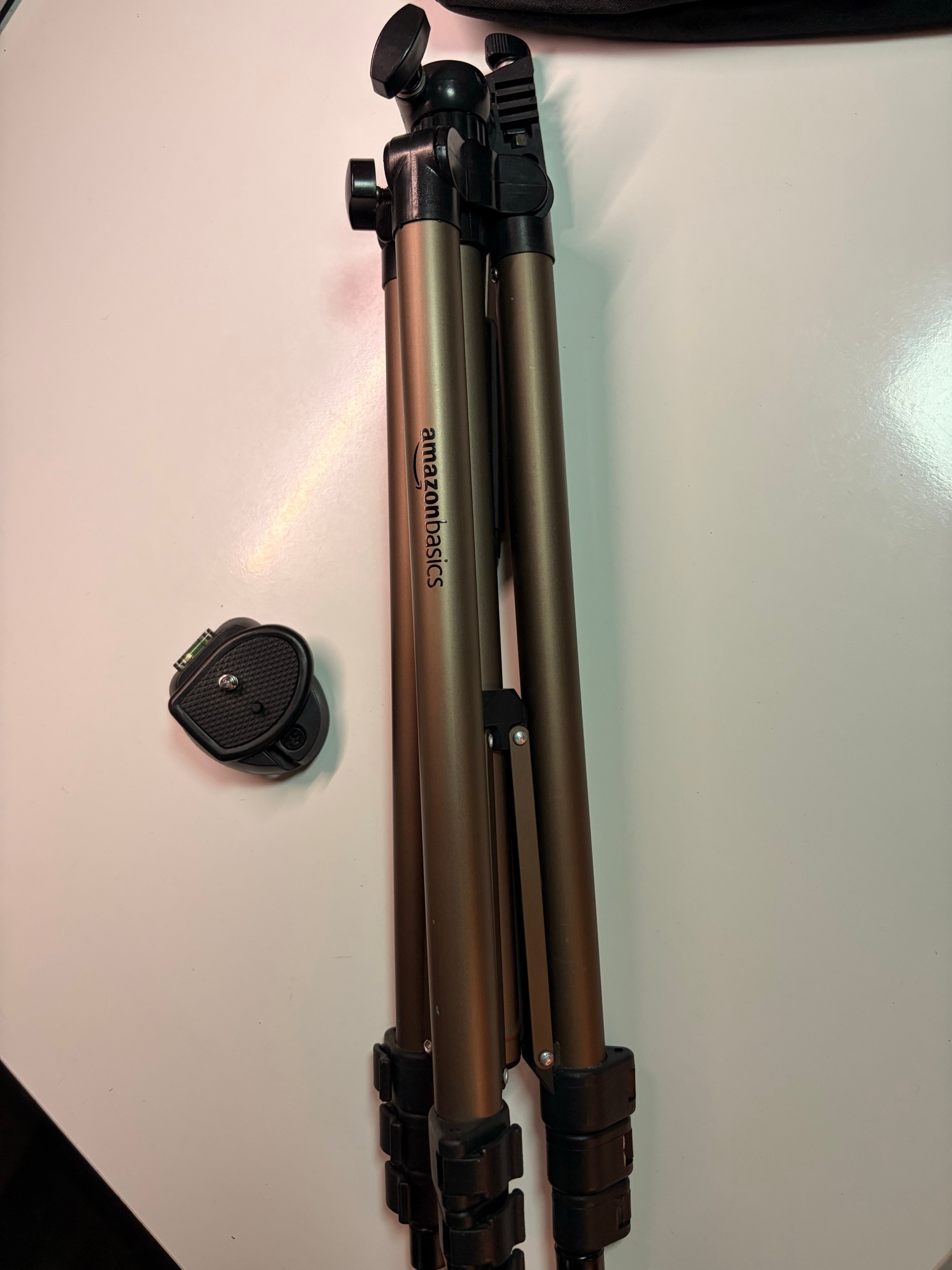 AmazonBasics camera tripod w/ carrying bag - photo 3