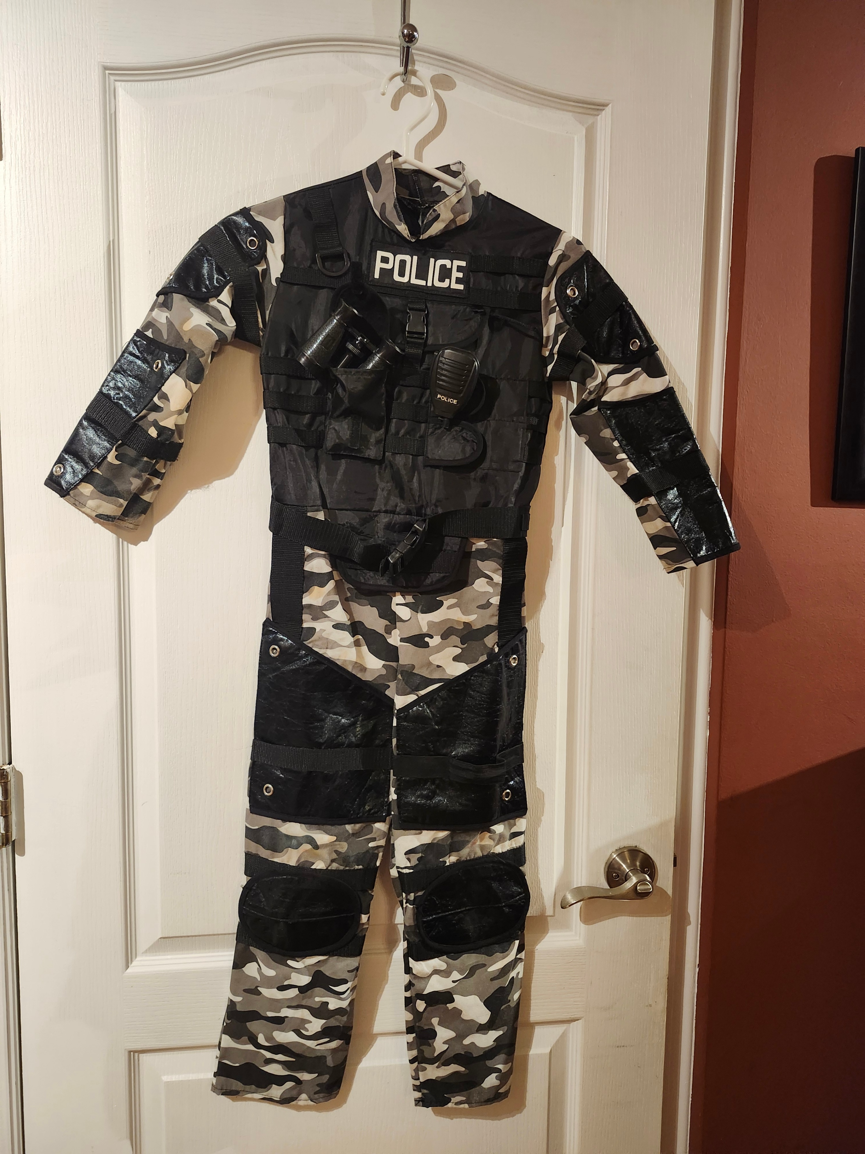 Costumes, Fireman S7-8; Police S8-10 - photo 5