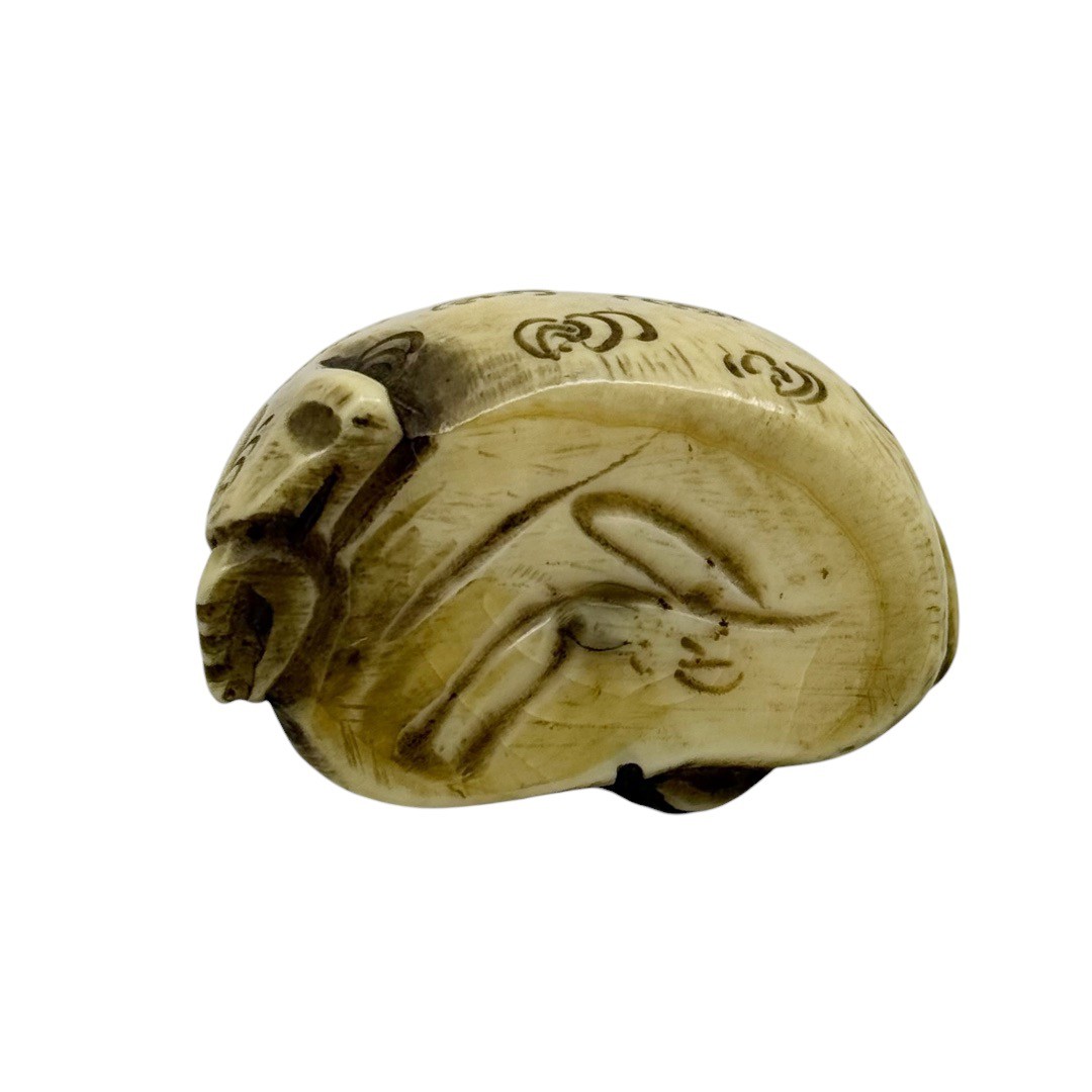 Showa period Japanese carved bone smiling man with fan netsuke - photo 5