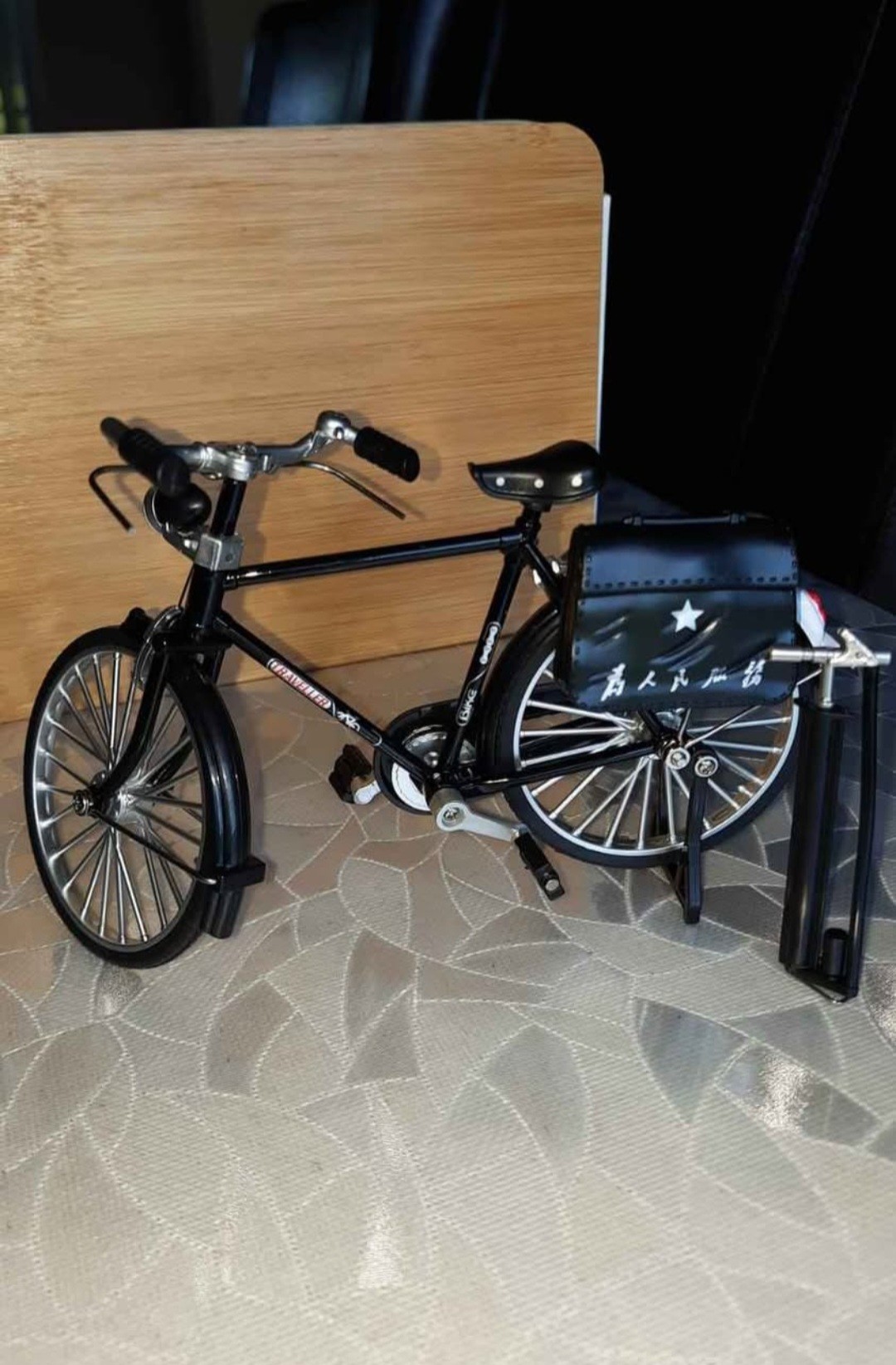 Traveller Miniature Vintage Assembled Bicycle Model - photo 3