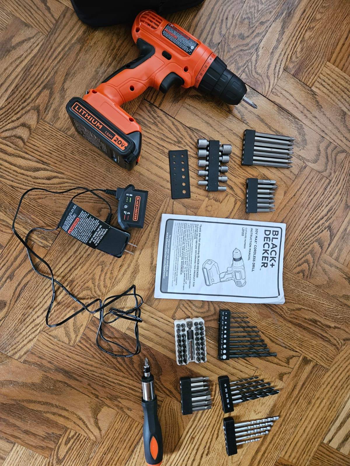 BLACK+DECKER 20V MAX* Cordless Drill Kit, 100 pc. - photo 2