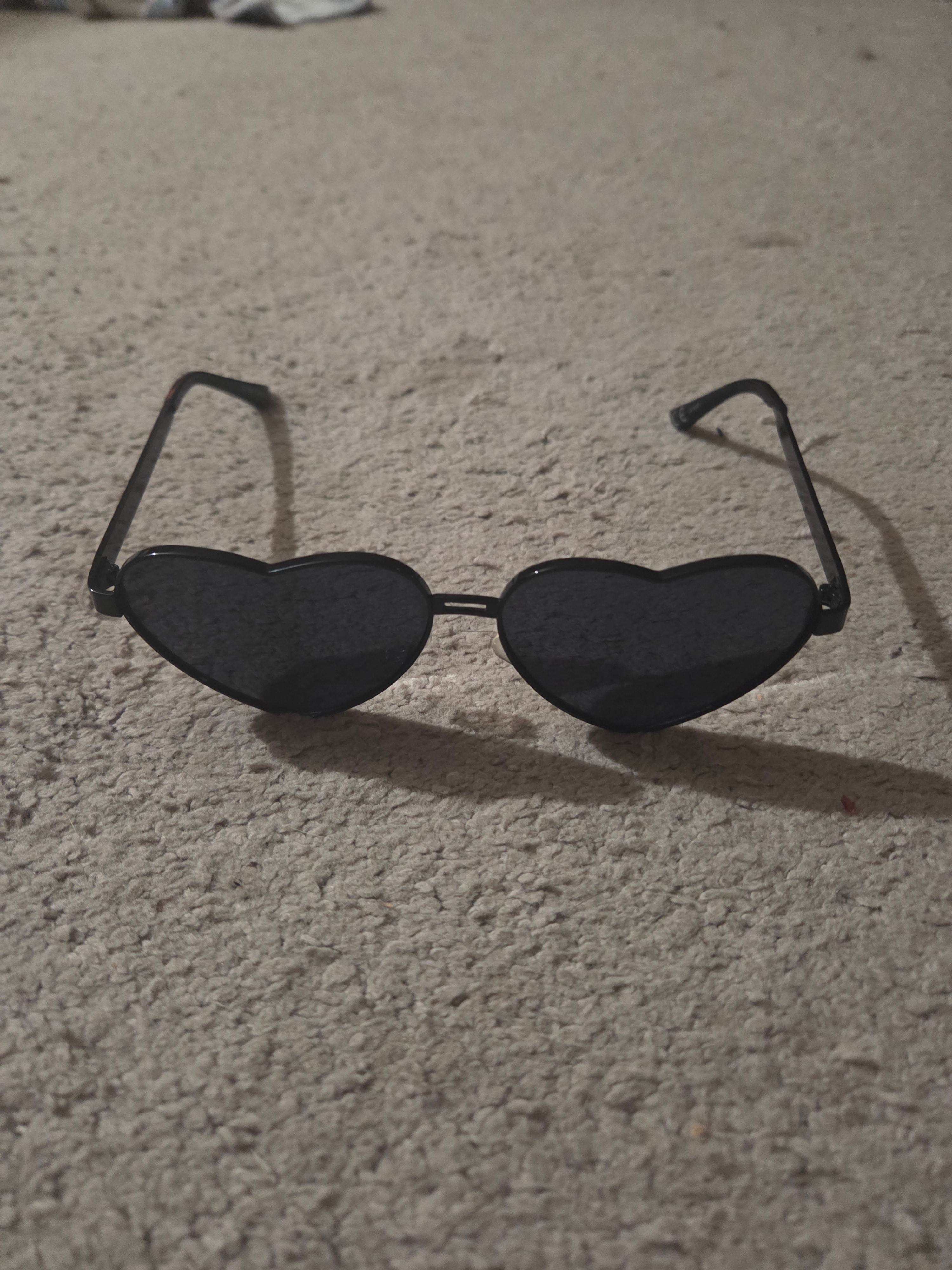Heart Shaped Black Metal Sunglasses (UV400 Protection)