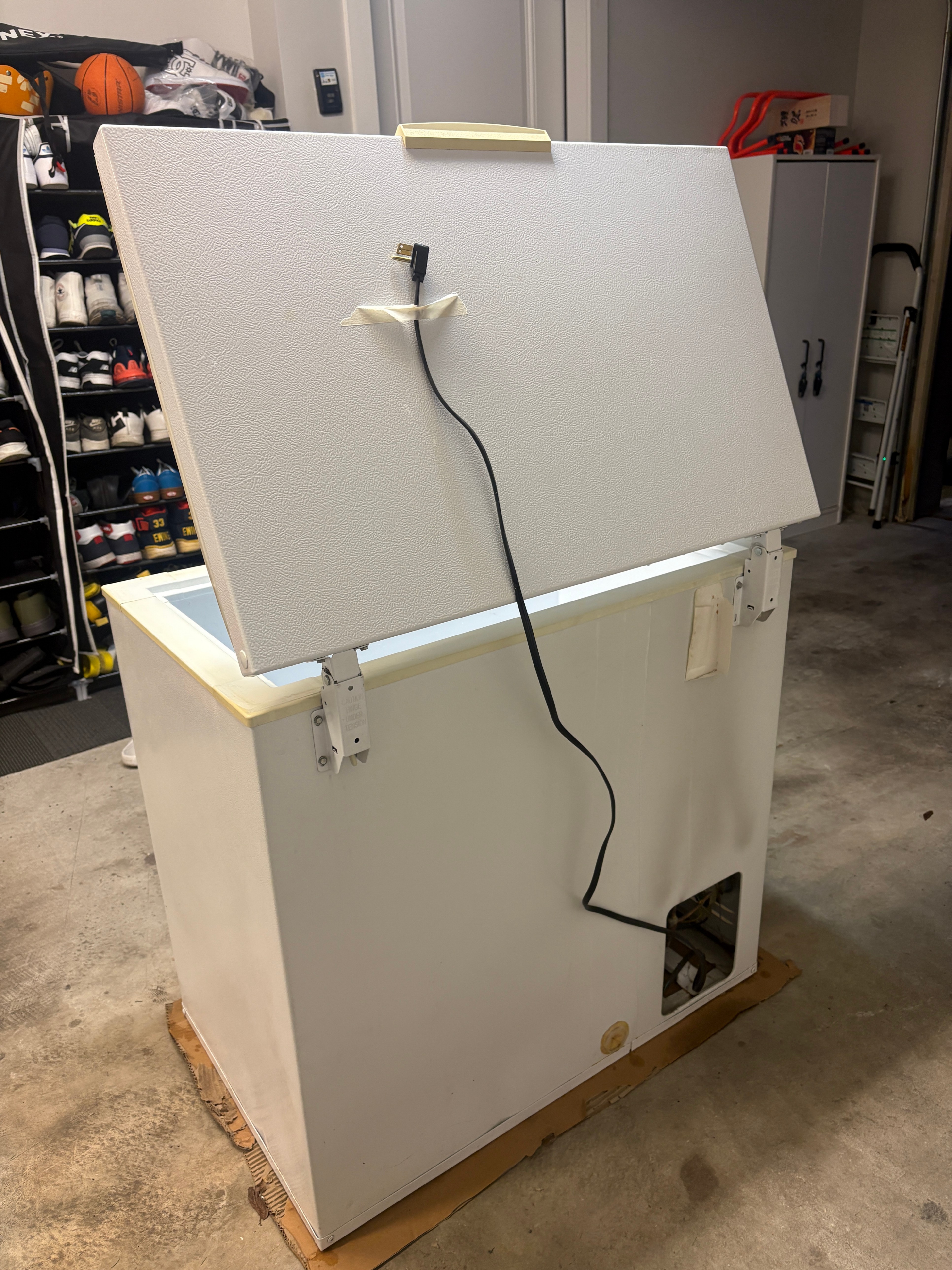 Chest Freezer 7 cu ft – Works Great - photo 3