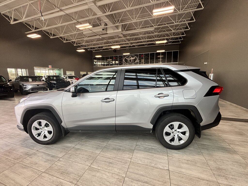 2025 Toyota RAV4 - photo 2