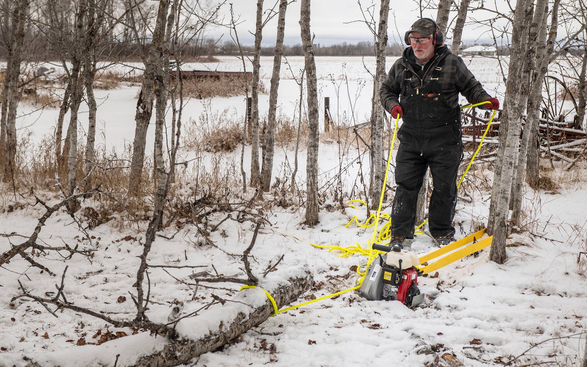 2,200 lb 53cc Gas-Powered Rope Winch - photo 5