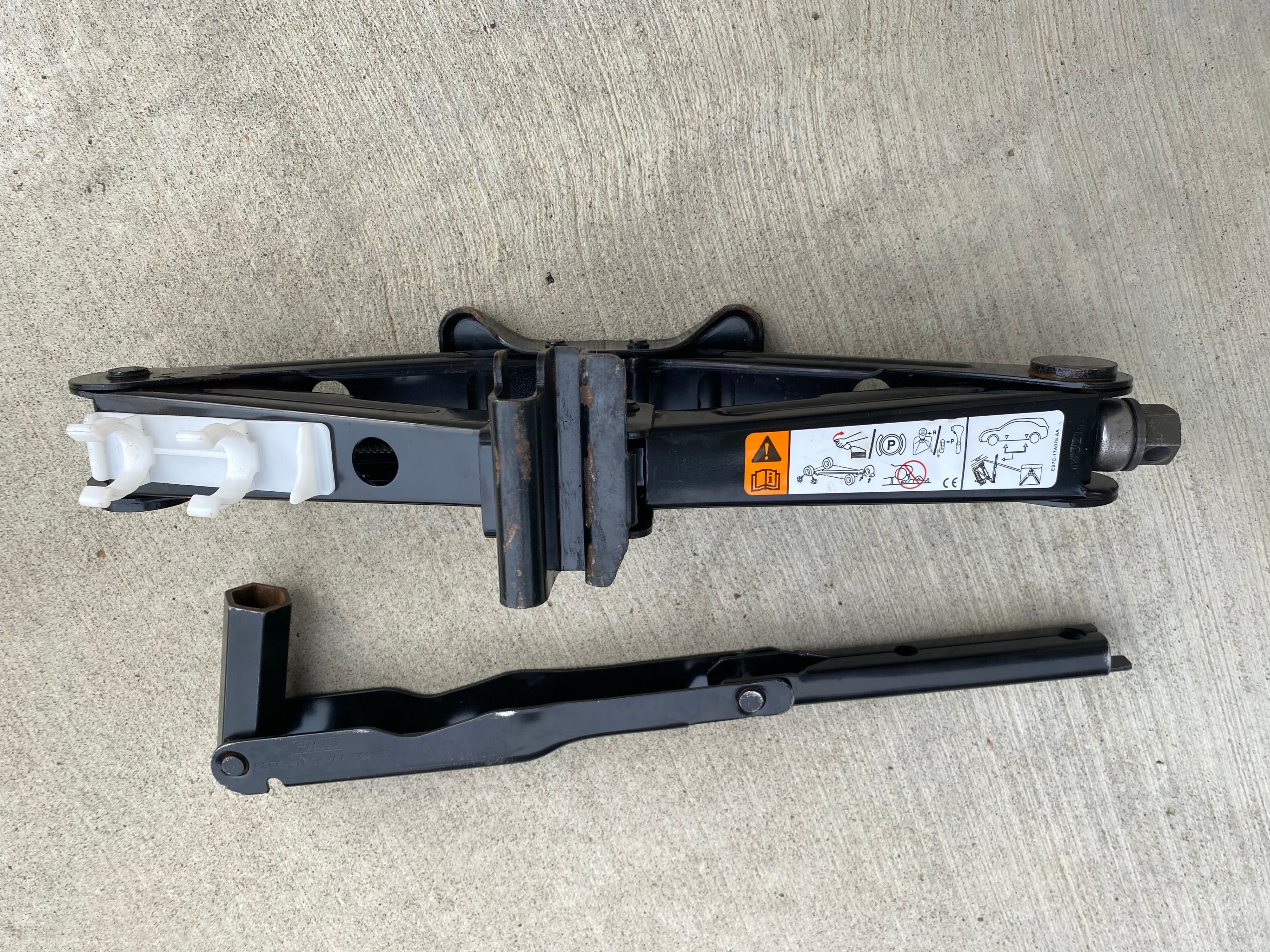 Car Jack Set with its Opening Key / Wrench & Crank Handle – $50 - photo 5