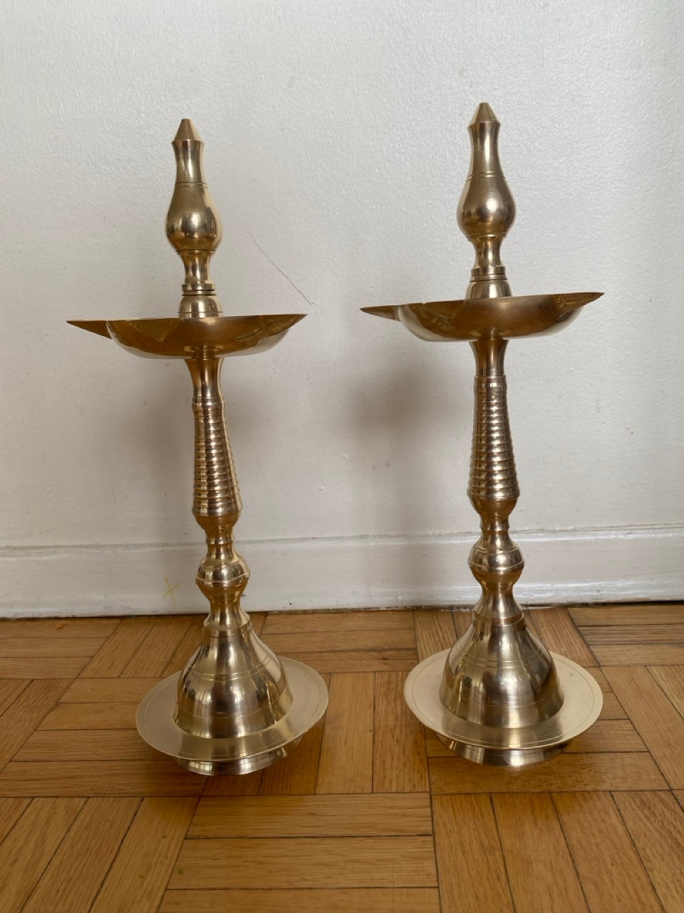 Wooden Pooja Mandir + Solid Brass Samai (Oil Lamps) - photo 2