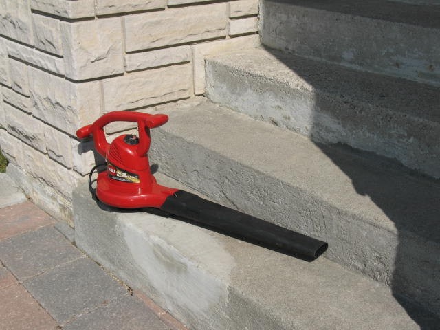 TORO Electric Leaf Blower and Vacuum - photo 2