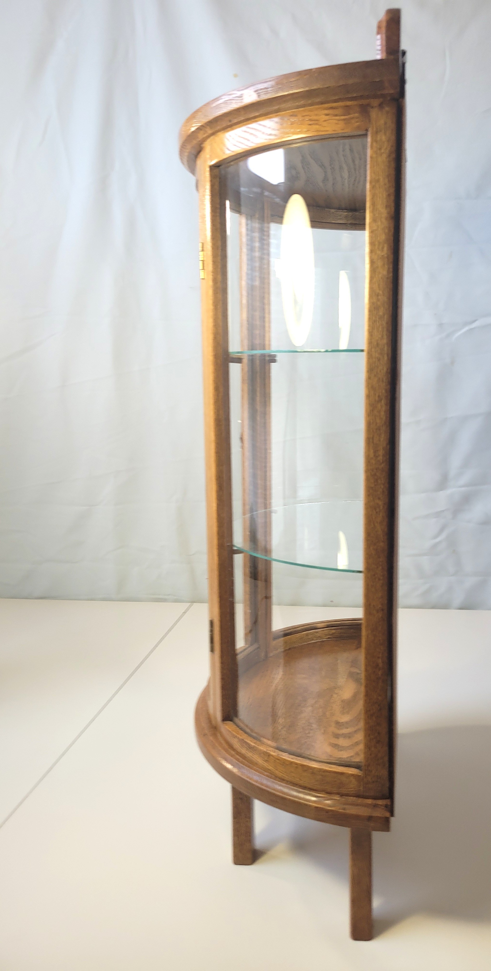 Circa 1980 Petite Curved Glass Oak Curio Cabinet - photo 5