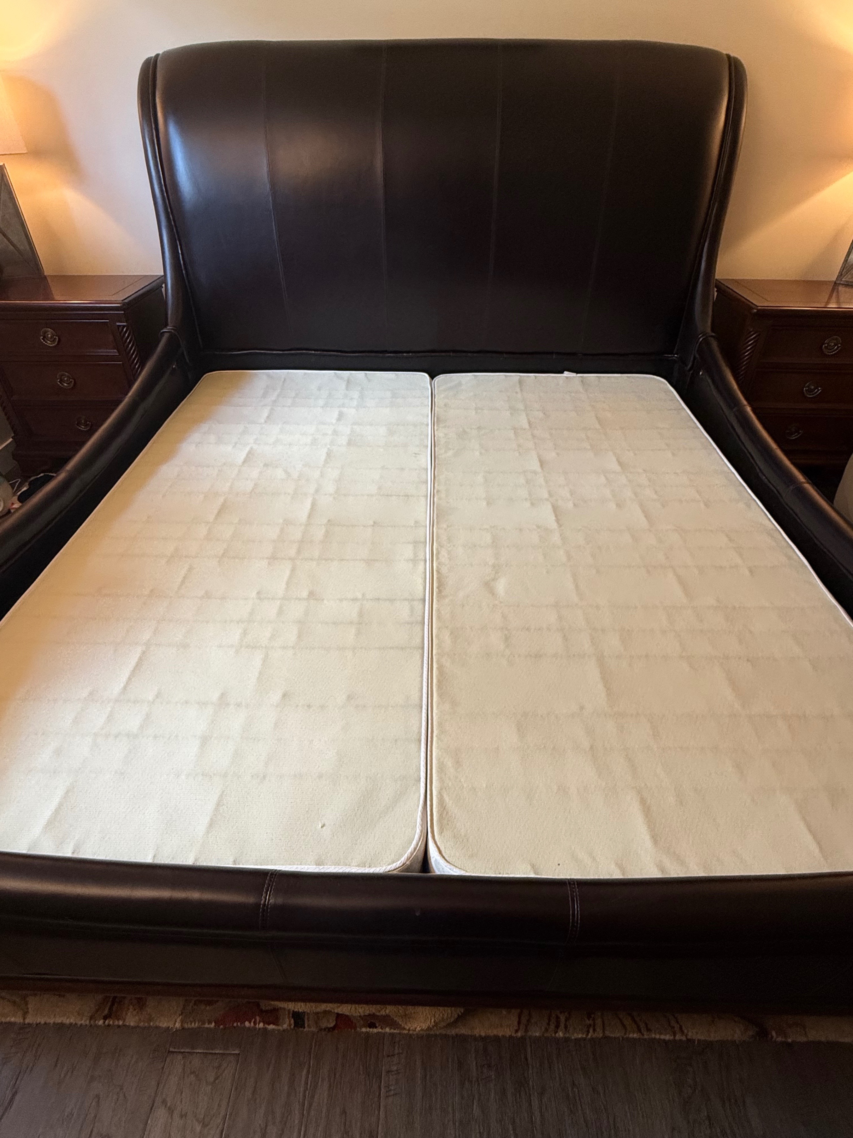 Luxury high-end solid mahogany wood and leather bedroom suite - photo 4