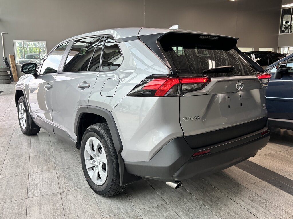 2025 Toyota RAV4 - photo 3