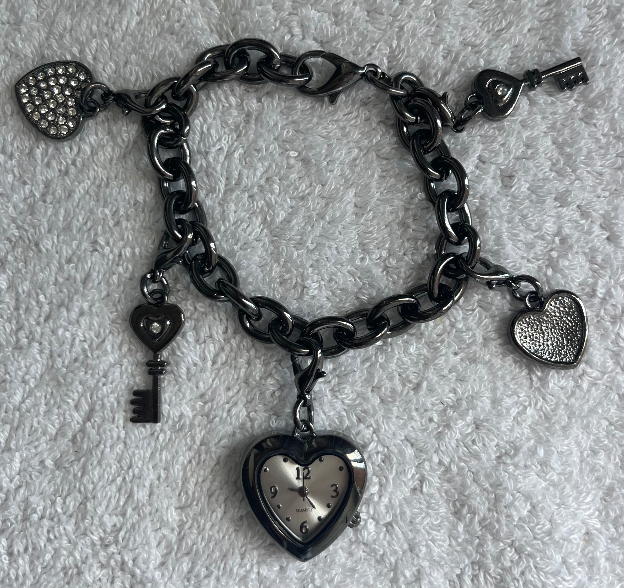 Vintage Y2K Gunmetal Heart Charm Watch Bracelet (Needs Battery) - photo 2