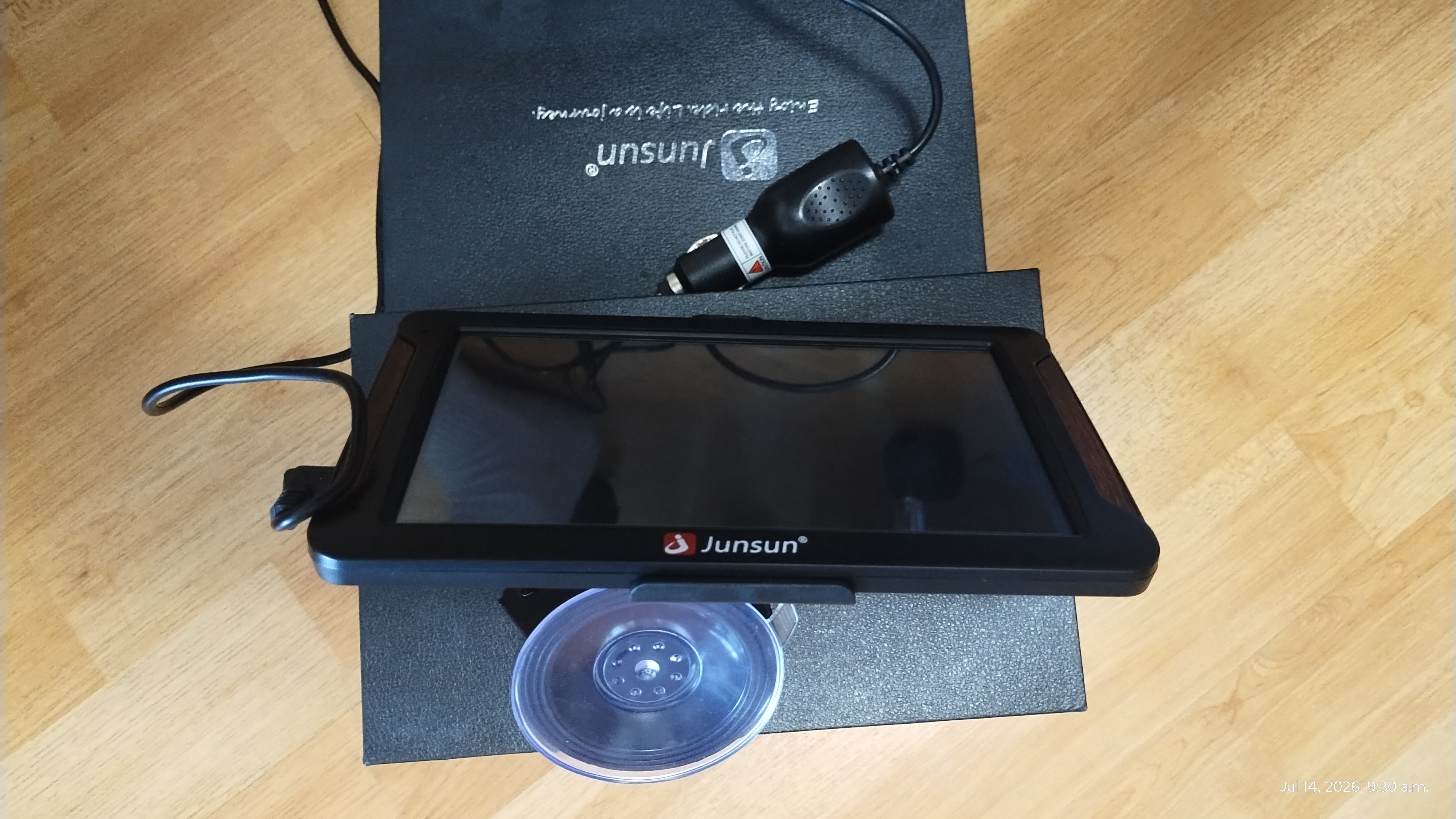 Junsun D800 7" GPS Navigation with Car Charger & Mount - photo 5