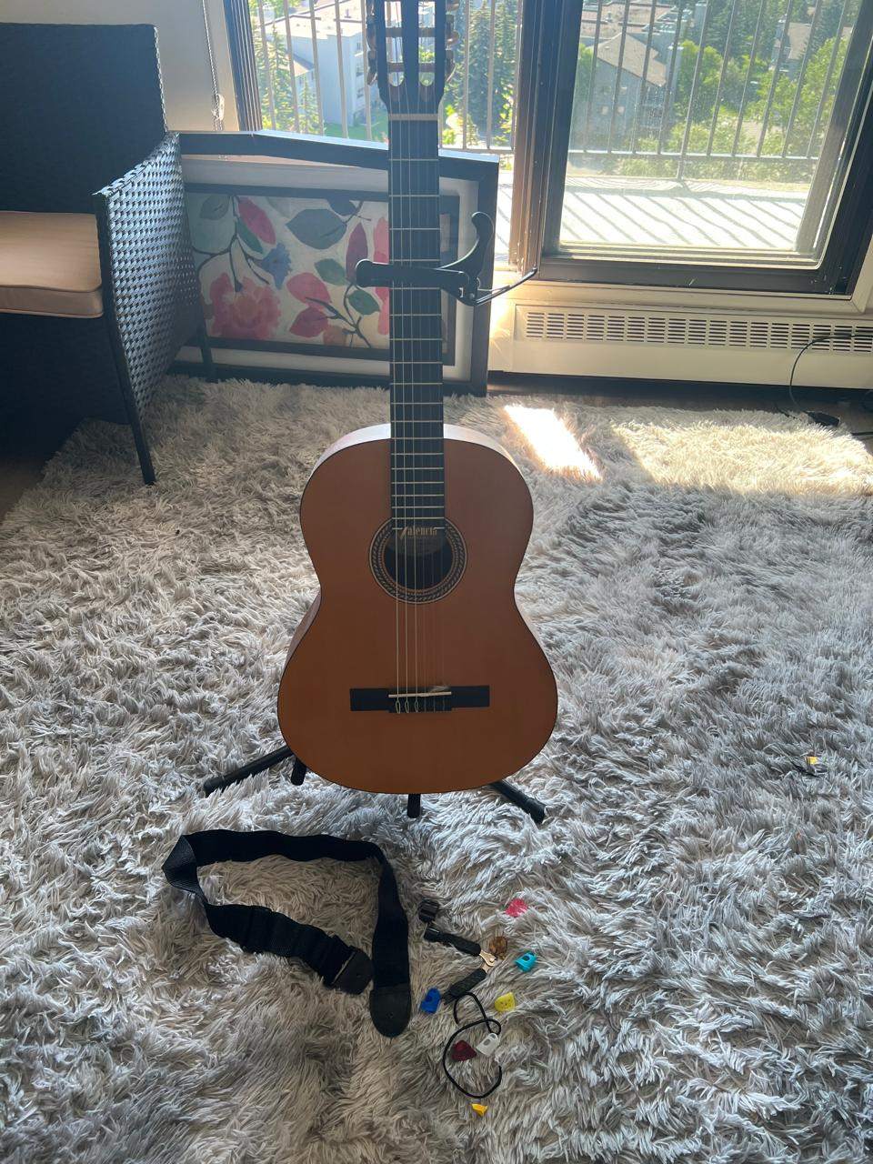 Valencia Classical Guitar. Barely Used + Accessories+Floor Stand