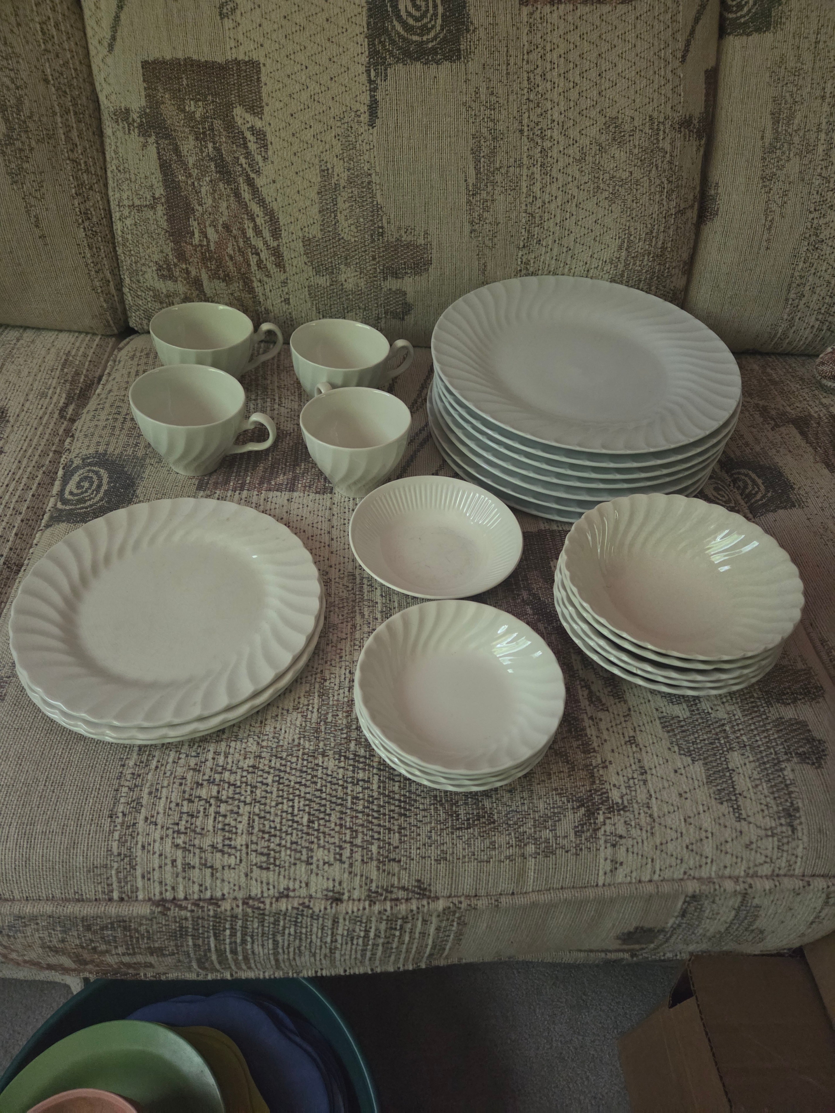 24pc Vintage Johnson Bros England Dinnerware & Matching Swirl