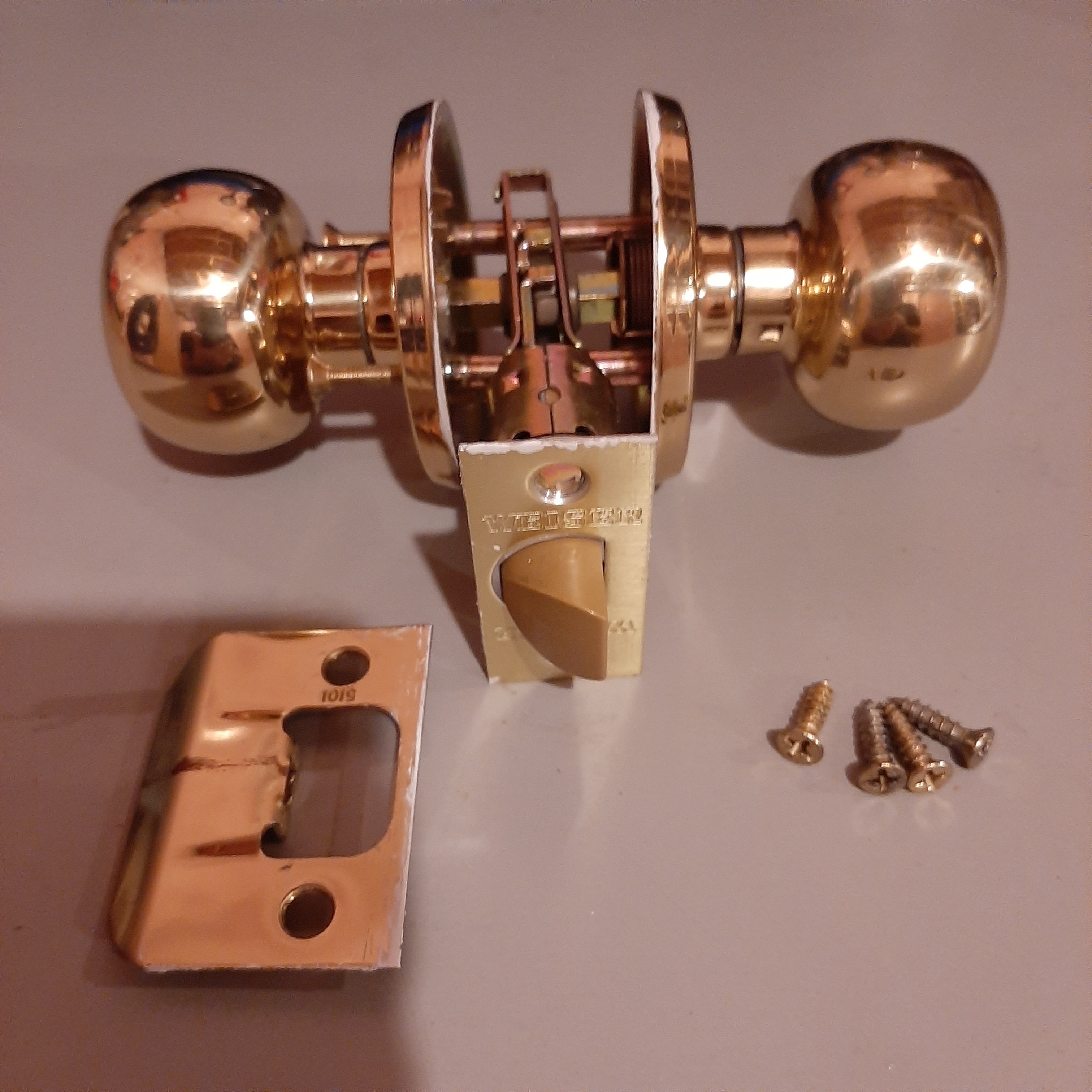 Set of 11 Weiser Gold Doorknobs - photo 4