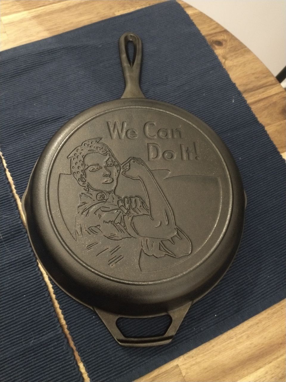 Cast Iron Pan - Lodge Special Edition - Rosie the Riveter