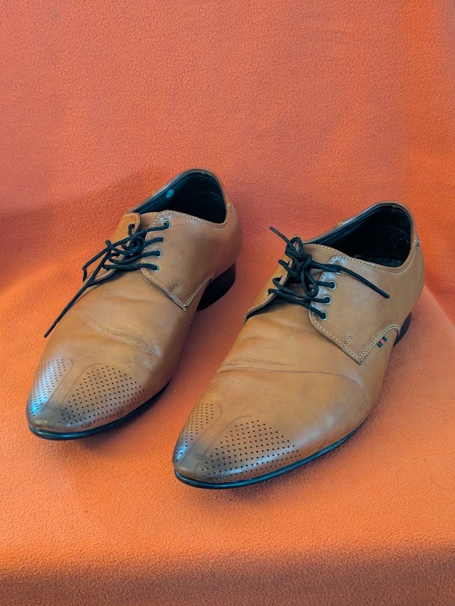 Mens brown shoes with black laces - size 10