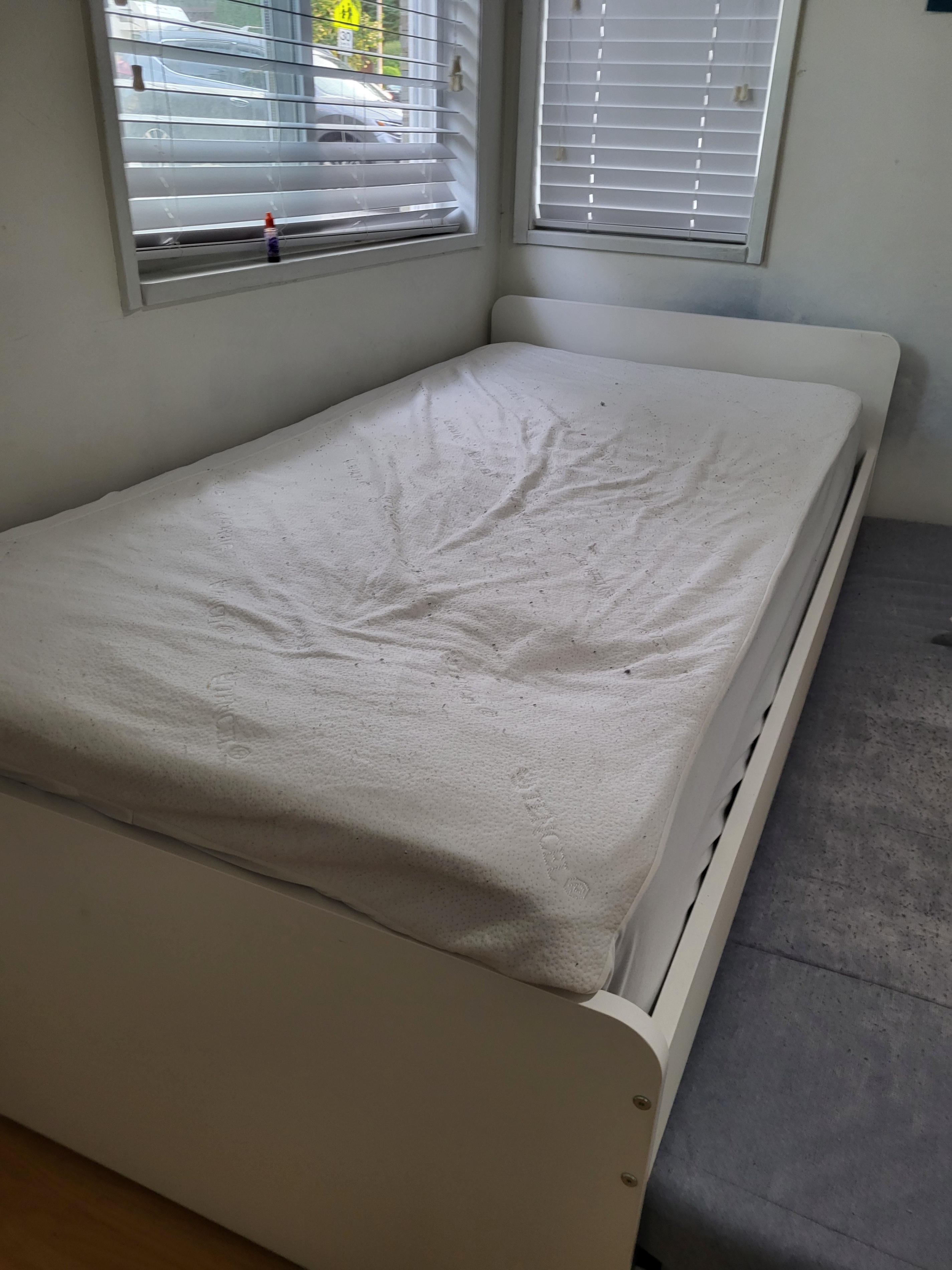 FREE - 3 Mattresses: 1 Queen + 2 Twin - photo 5