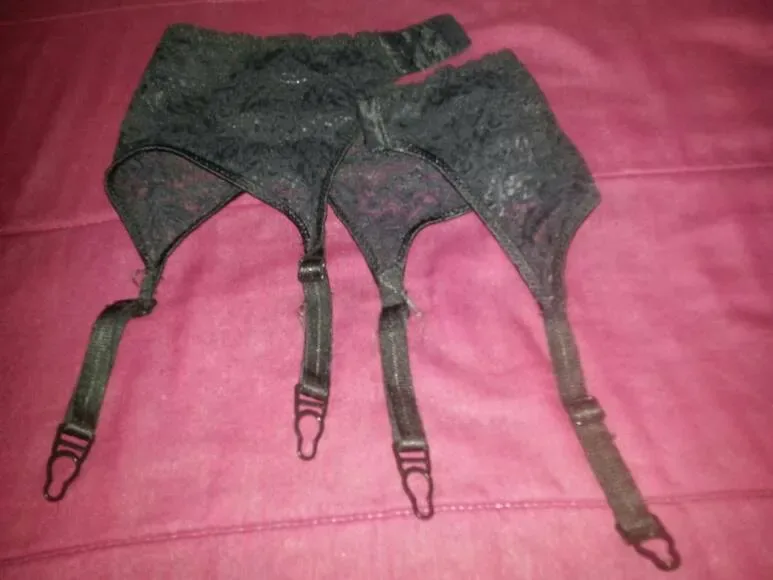 Black garter belt - photo 2