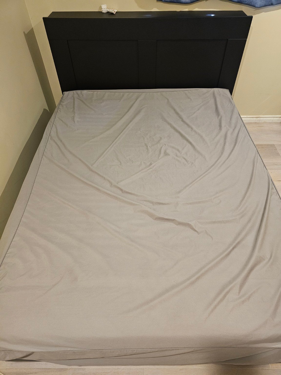 Queen Bed Set with Mattress, Headboard & 6 Storage Drawers - photo 4