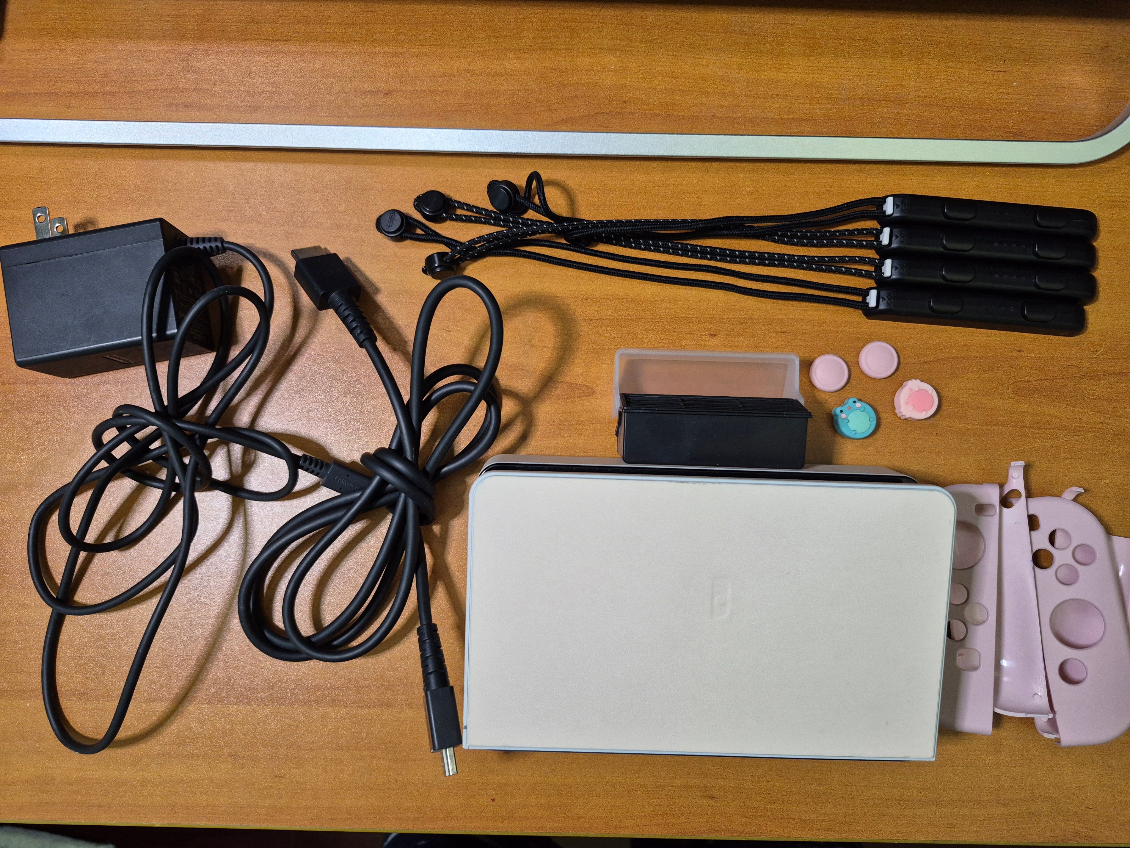 Nintendo Switch OLED - photo 2