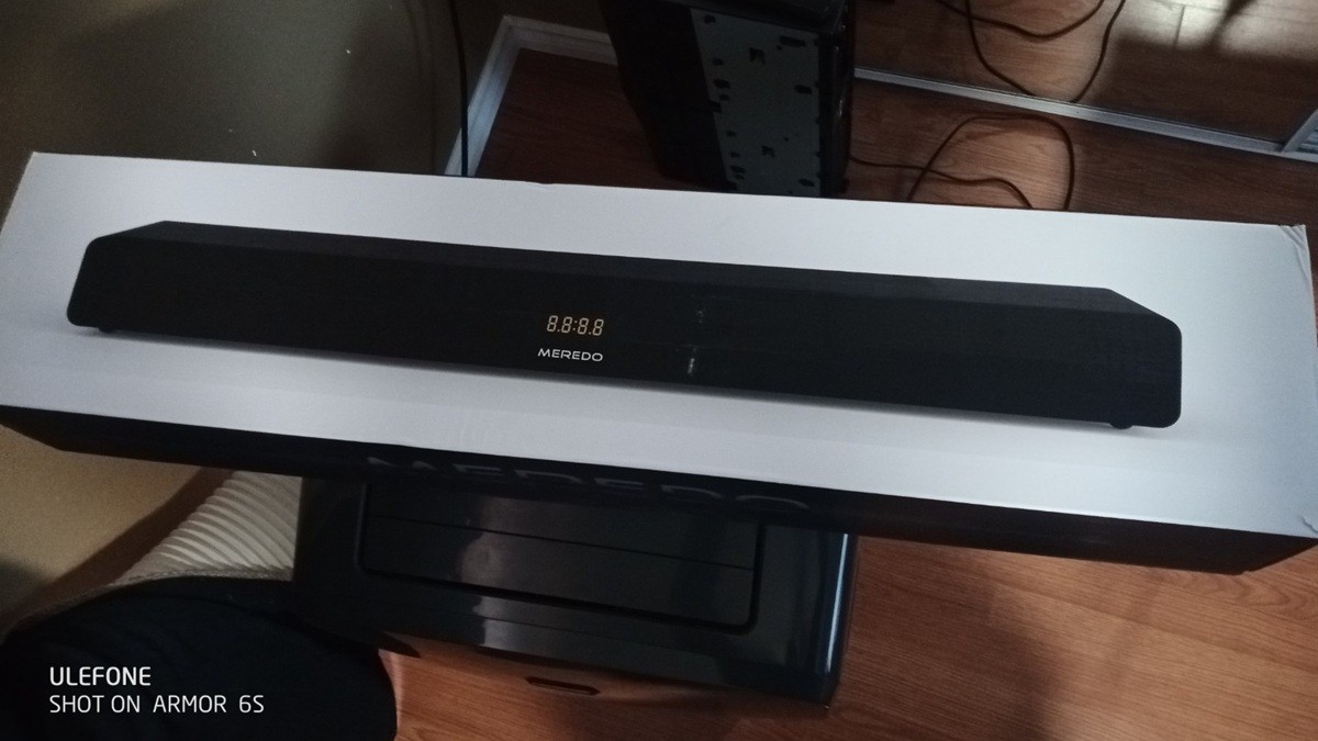 Vizio 32 inch smart TV 720p and Meredo soundbar
