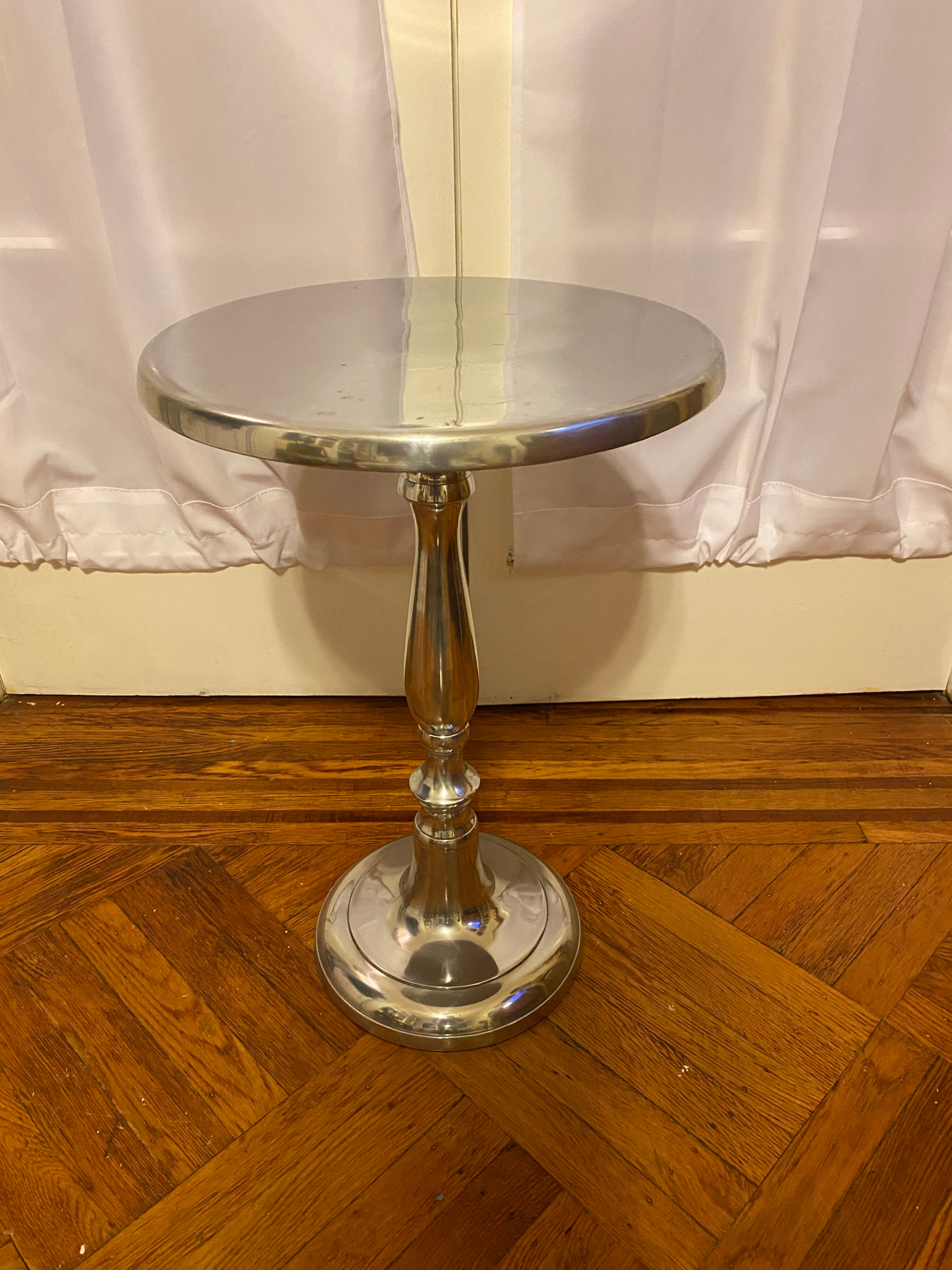 Deco 79 Aluminum Metal Small Turned Pedestal End Table - photo 2