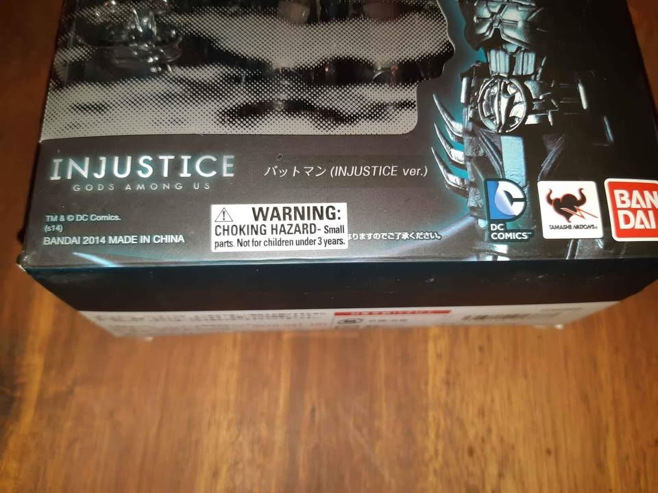 Bandai S.H.Figuarts Batman "INJUSTICE Ver." Action Figure - photo 3