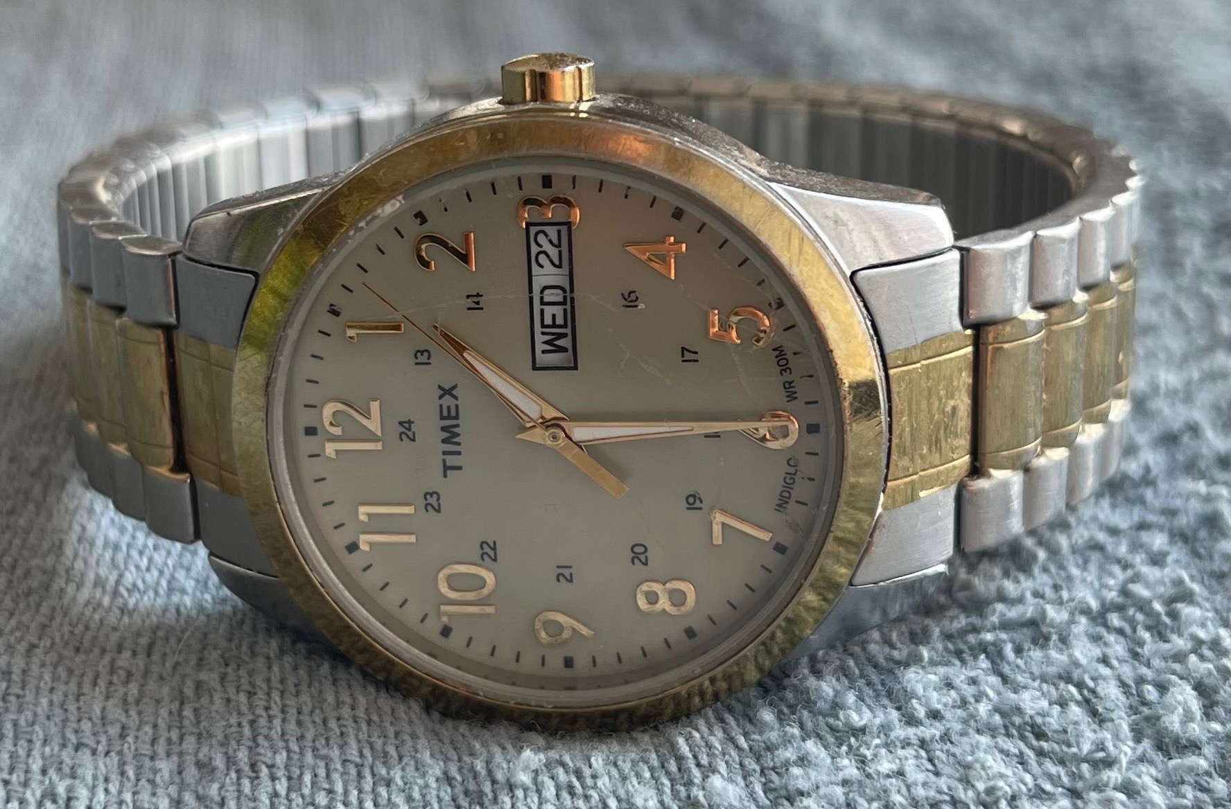 Timex Two-Tone Indiglo Stretch Watch (Working) - photo 3