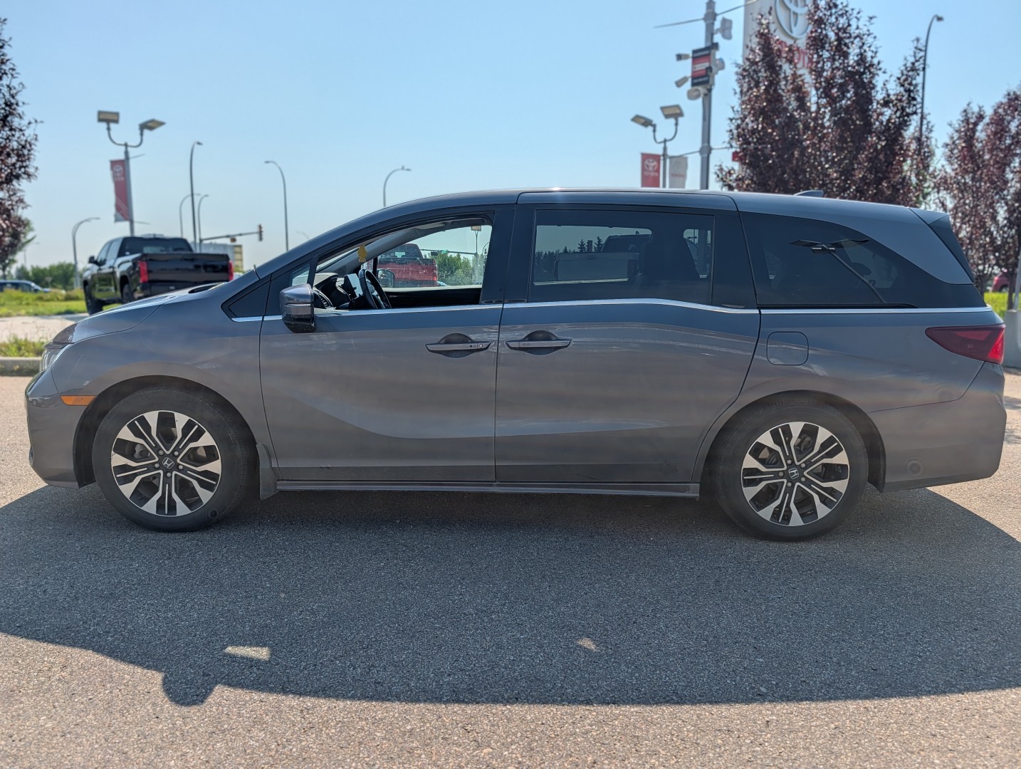 2025 Honda Odyssey - photo 2