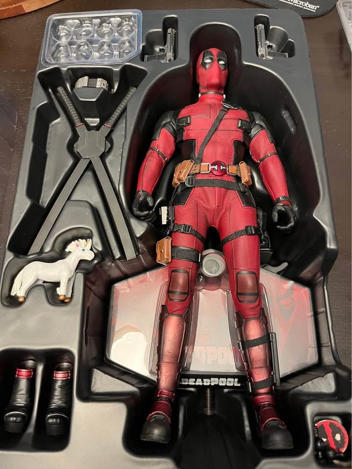 Hot Toys DEADPOOL 2 MMS490 1/6th Figure - photo 4