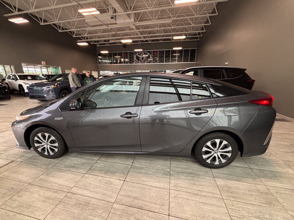 2022 Toyota Prius Prime - photo 2